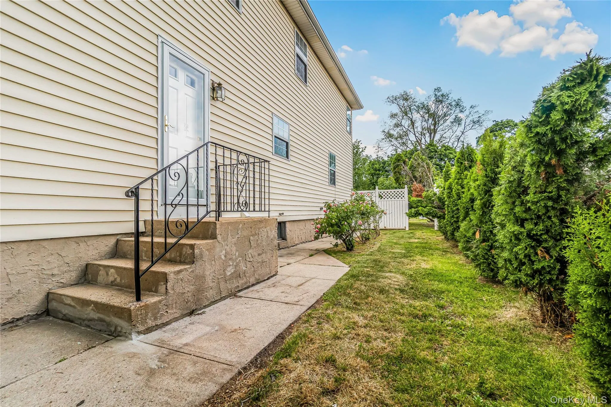 8 8th Street, North Hempstead, NY, 3 Bedrooms Bedrooms, 7 Rooms Rooms,3 BathroomsBathrooms,Residential,For Rent,8th,0,1012060 8 8th Street, North Hempstead, NY, 3 Bedrooms Bedrooms, 7 Rooms Rooms,3 BathroomsBathrooms,Residential,For Rent,8th,0,1012060