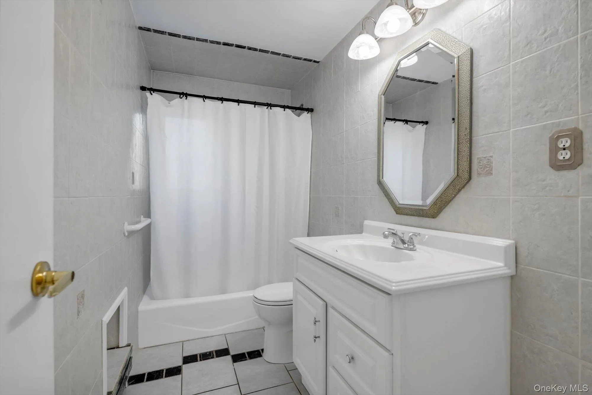 106 Campbell Street, North Hempstead, NY, 4 Bedrooms Bedrooms, 5 Rooms Rooms,2 BathroomsBathrooms,Residential,For Rent,Campbell,0,1012064 106 Campbell Street, North Hempstead, NY, 4 Bedrooms Bedrooms, 5 Rooms Rooms,2 BathroomsBathrooms,Residential,For Rent,Campbell,0,1012064