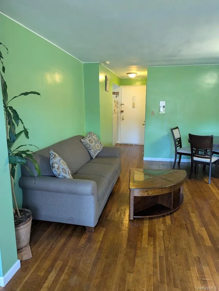 94-31 60 Ave, New York, NY, 2 Rooms Rooms,1 BathroomBathrooms,Residential,For Rent,60 Ave,0,1012071 94-31 60 Ave, New York, NY, 2 Rooms Rooms,1 BathroomBathrooms,Residential,For Rent,60 Ave,0,1012071