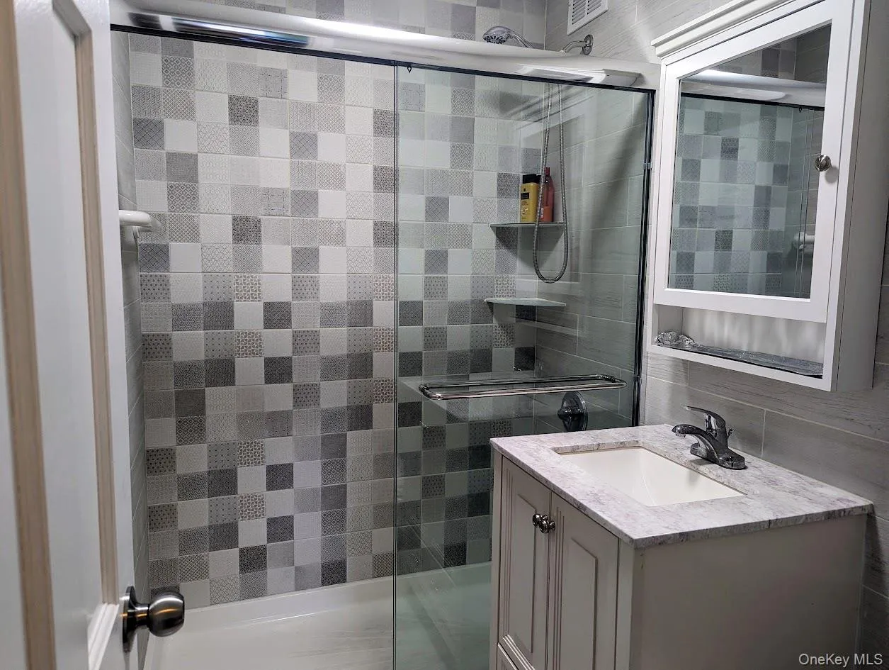 94-31 60 Ave, New York, NY, 2 Rooms Rooms,1 BathroomBathrooms,Residential,For Rent,60 Ave,0,1012071 94-31 60 Ave, New York, NY, 2 Rooms Rooms,1 BathroomBathrooms,Residential,For Rent,60 Ave,0,1012071
