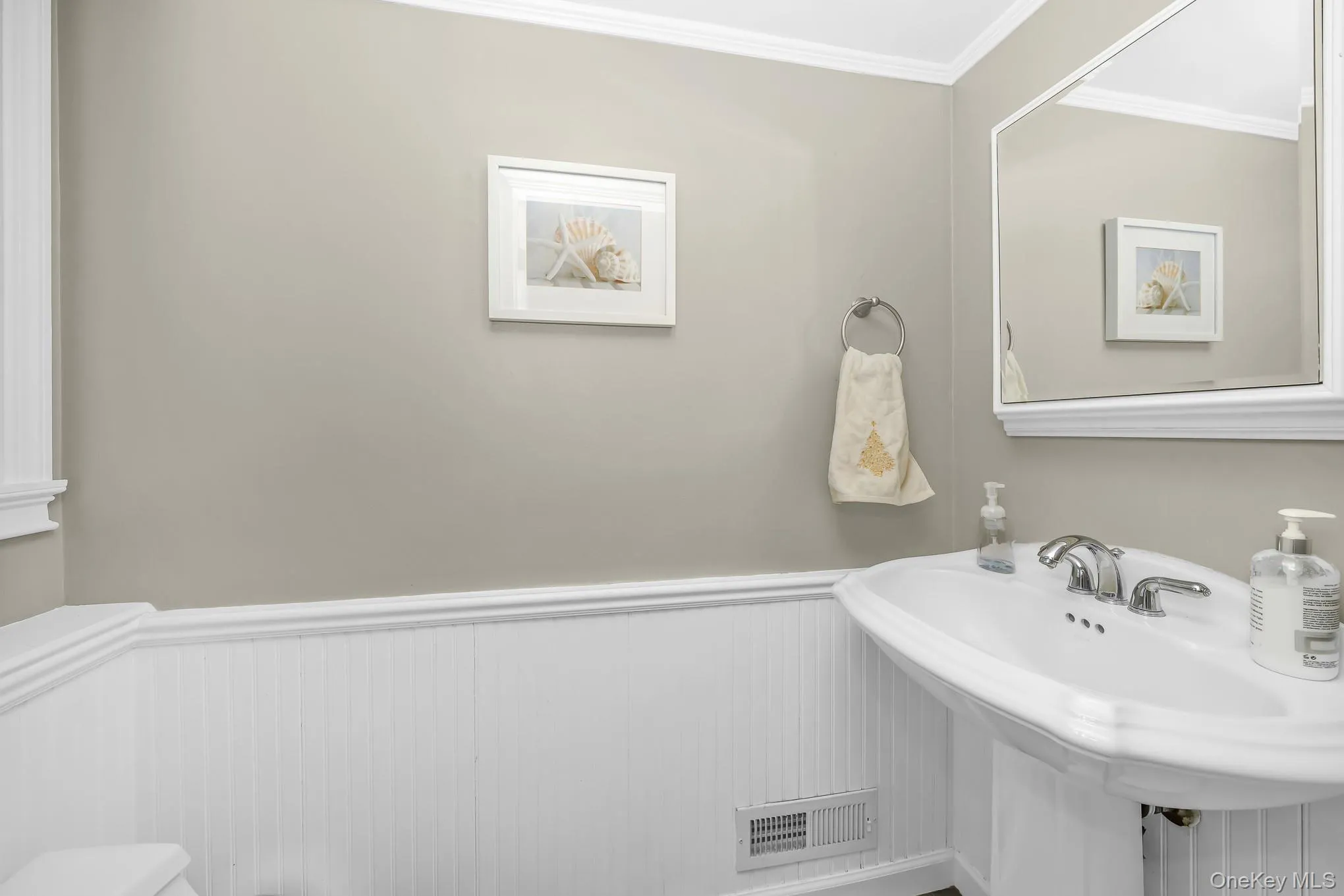 9 Wayne Place, Smithtown, NY, 3 Bedrooms Bedrooms, 7 Rooms Rooms,1 BathroomBathrooms,Residential,For Rent,Wayne,0,1012076 9 Wayne Place, Smithtown, NY, 3 Bedrooms Bedrooms, 7 Rooms Rooms,1 BathroomBathrooms,Residential,For Rent,Wayne,0,1012076