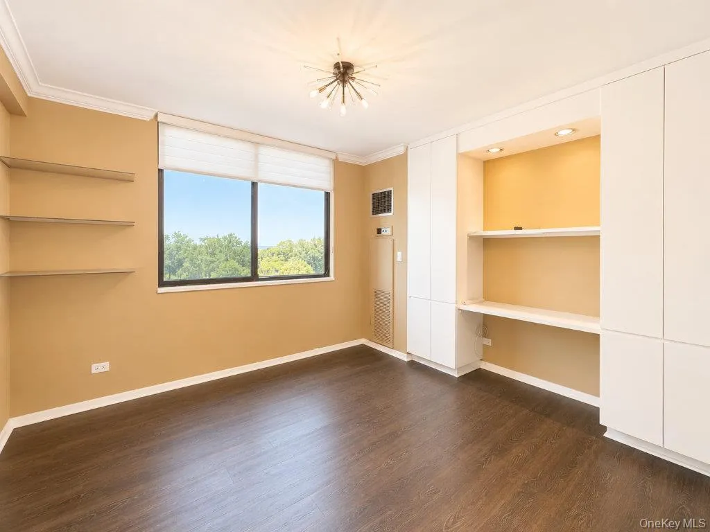 27110 Grand Central Parkway, New York, NY, 1 Bedroom Bedrooms, 4 Rooms Rooms,1 BathroomBathrooms,Residential,For Rent,Grand Central,0,1012078 27110 Grand Central Parkway, New York, NY, 1 Bedroom Bedrooms, 4 Rooms Rooms,1 BathroomBathrooms,Residential,For Rent,Grand Central,0,1012078
