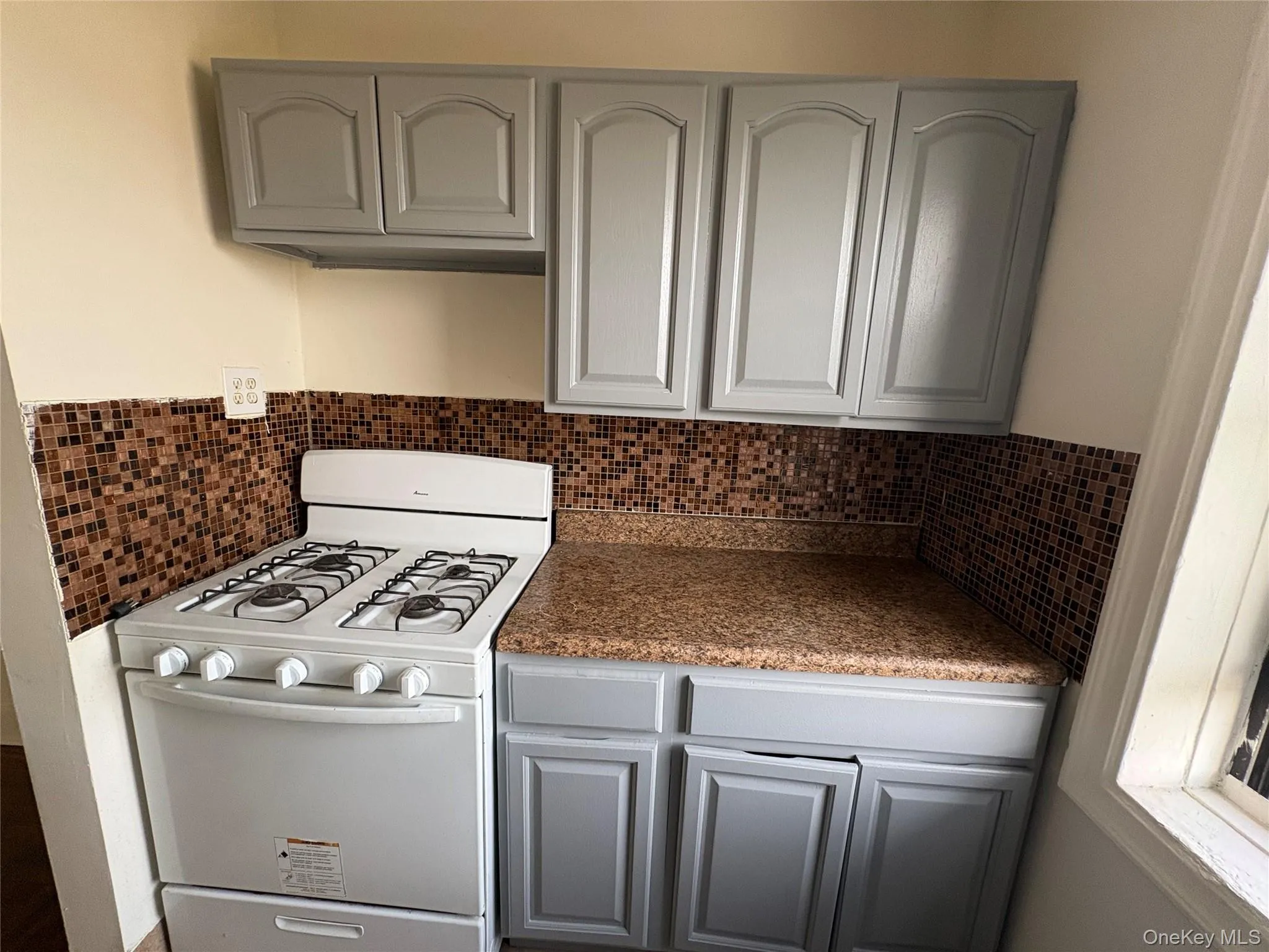 30 Locust Hill Avenue, Yonkers, NY, 1 Bedroom Bedrooms, 5 Rooms Rooms,1 BathroomBathrooms,Residential Lease,For Rent,Locust Hill,0,1012083 30 Locust Hill Avenue, Yonkers, NY, 1 Bedroom Bedrooms, 5 Rooms Rooms,1 BathroomBathrooms,Residential Lease,For Rent,Locust Hill,0,1012083