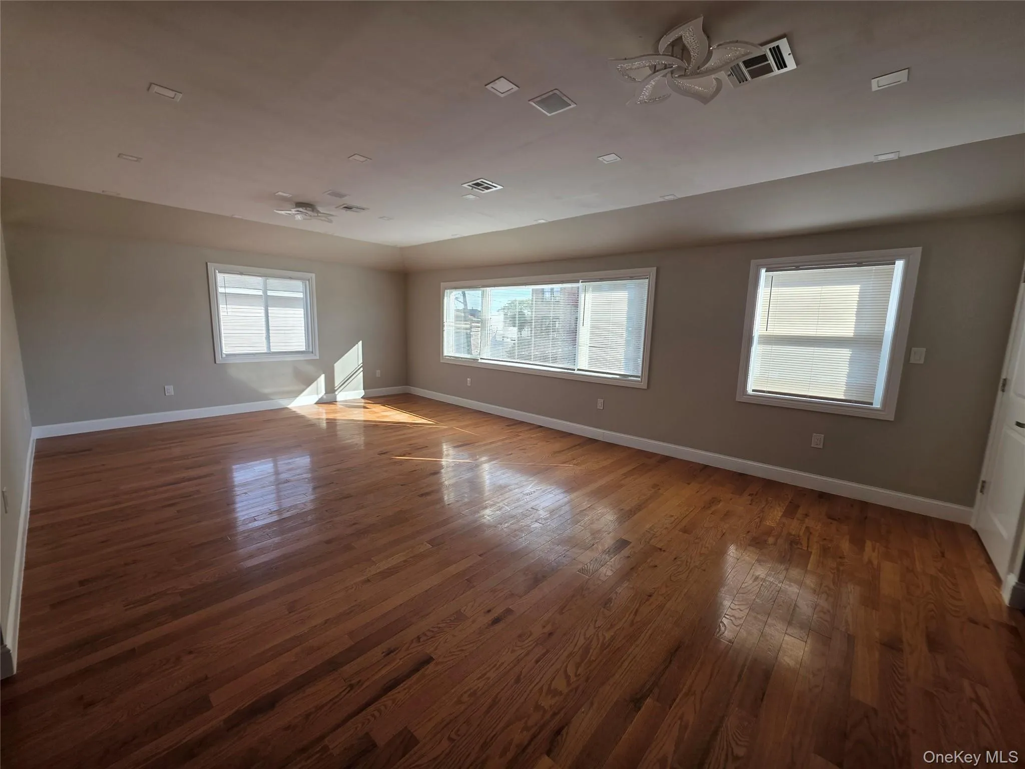 1720 New Haven Avenue, New York, NY, 7 Bedrooms Bedrooms, 9 Rooms Rooms,5 BathroomsBathrooms,Residential,For Rent,New Haven,0,1012084 1720 New Haven Avenue, New York, NY, 7 Bedrooms Bedrooms, 9 Rooms Rooms,5 BathroomsBathrooms,Residential,For Rent,New Haven,0,1012084