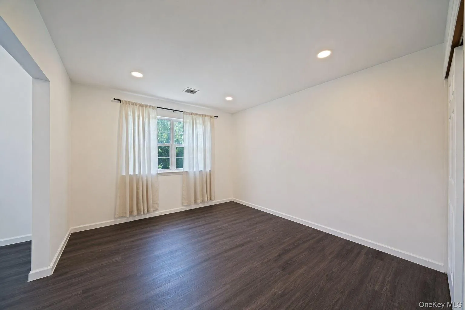 9 Mulligan Drive, Brookhaven, NY, 5 Bedrooms Bedrooms, 6 Rooms Rooms,4 BathroomsBathrooms,Residential,For Rent,Mulligan,0,1012093 9 Mulligan Drive, Brookhaven, NY, 5 Bedrooms Bedrooms, 6 Rooms Rooms,4 BathroomsBathrooms,Residential,For Rent,Mulligan,0,1012093