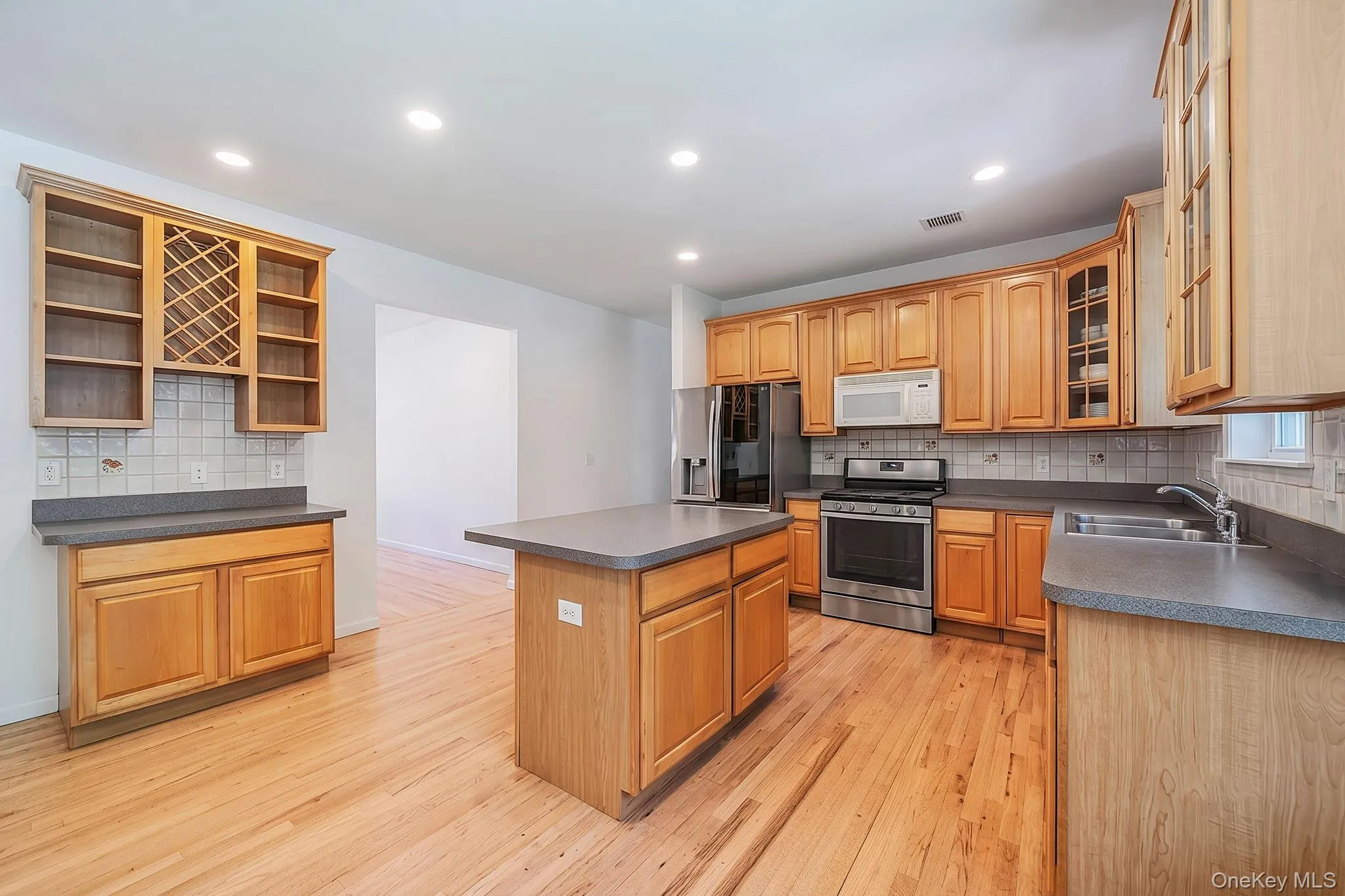 9 Mulligan Drive, Brookhaven, NY, 5 Bedrooms Bedrooms, 6 Rooms Rooms,4 BathroomsBathrooms,Residential,For Rent,Mulligan,0,1012093 9 Mulligan Drive, Brookhaven, NY, 5 Bedrooms Bedrooms, 6 Rooms Rooms,4 BathroomsBathrooms,Residential,For Rent,Mulligan,0,1012093