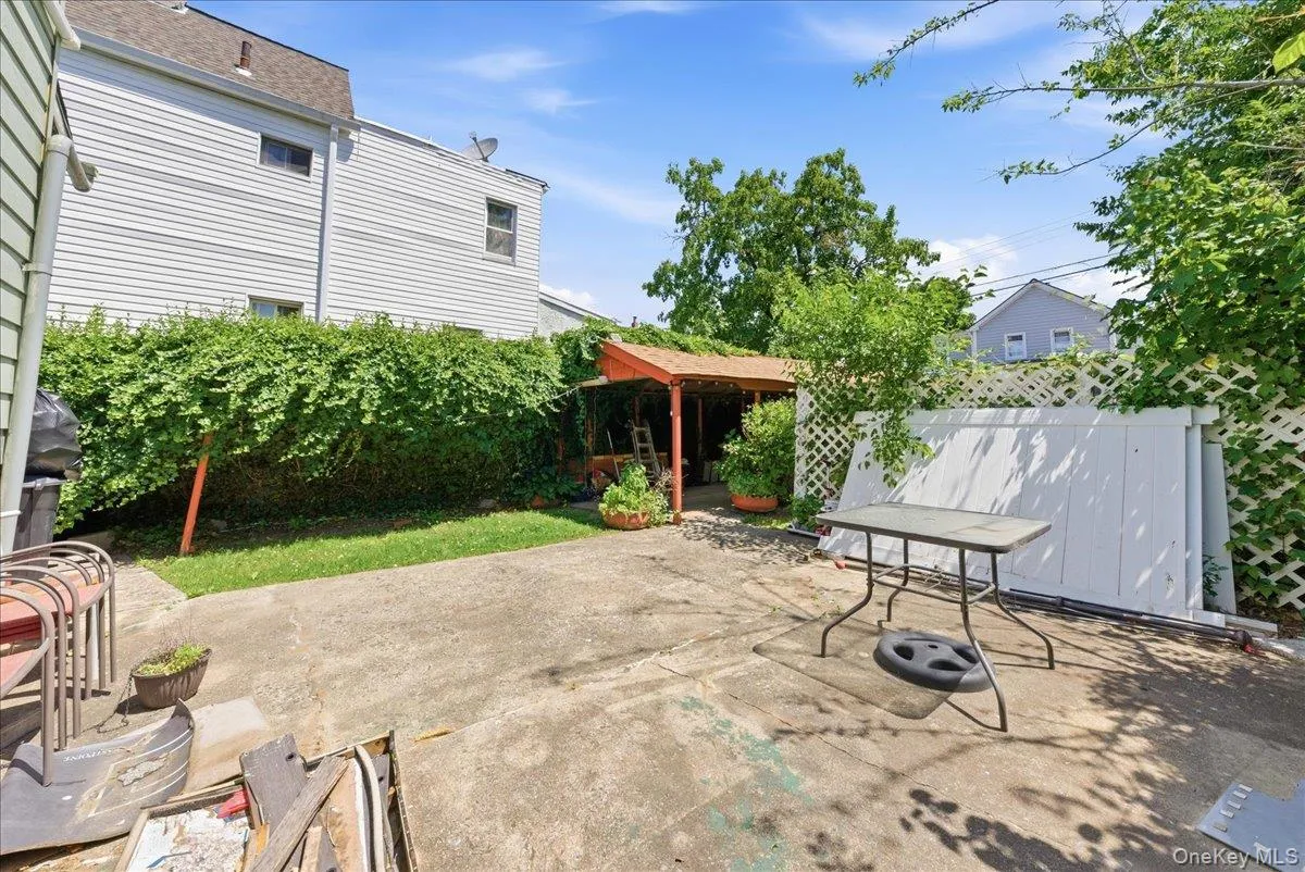 413 Union Avenue, Mount Vernon, NY, 3 Bedrooms Bedrooms, 10 Rooms Rooms,2 BathroomsBathrooms,Residential,For Rent,Union,0,1012095 413 Union Avenue, Mount Vernon, NY, 3 Bedrooms Bedrooms, 10 Rooms Rooms,2 BathroomsBathrooms,Residential,For Rent,Union,0,1012095