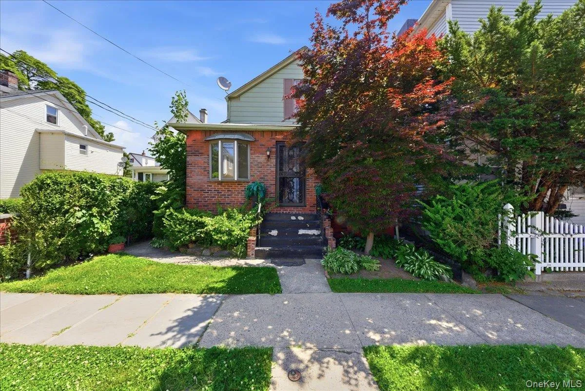 413 Union Avenue, Mount Vernon, NY, 3 Bedrooms Bedrooms, 10 Rooms Rooms,2 BathroomsBathrooms,Residential,For Rent,Union,0,1012095 413 Union Avenue, Mount Vernon, NY, 3 Bedrooms Bedrooms, 10 Rooms Rooms,2 BathroomsBathrooms,Residential,For Rent,Union,0,1012095