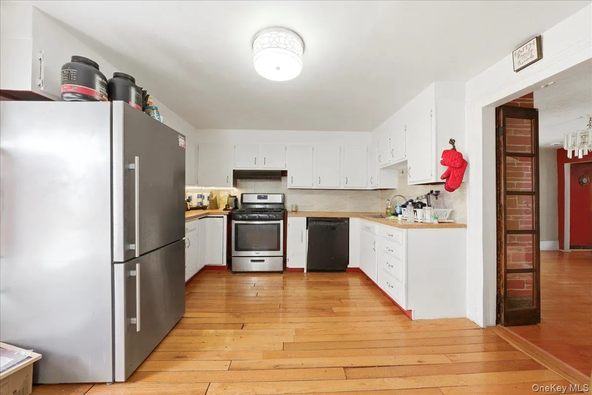 413 Union Avenue, Mount Vernon, NY, 3 Bedrooms Bedrooms, 10 Rooms Rooms,2 BathroomsBathrooms,Residential,For Rent,Union,0,1012095 413 Union Avenue, Mount Vernon, NY, 3 Bedrooms Bedrooms, 10 Rooms Rooms,2 BathroomsBathrooms,Residential,For Rent,Union,0,1012095