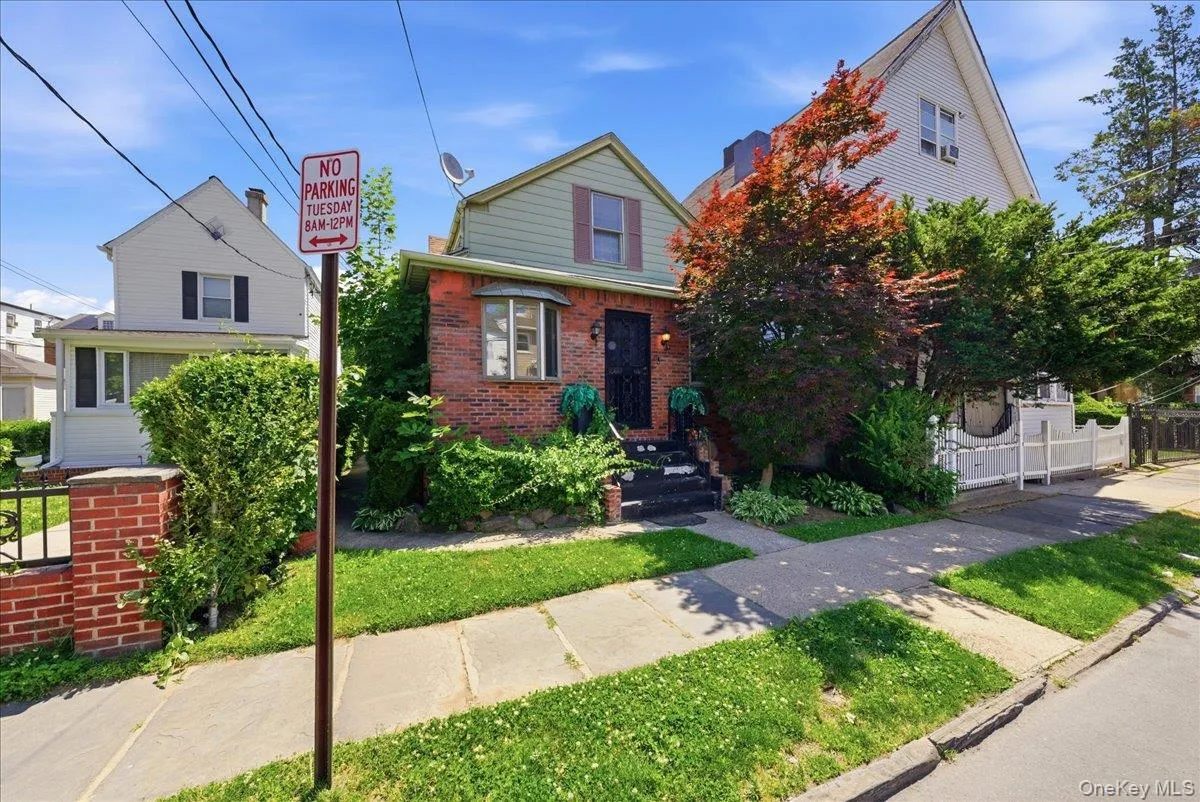 413 Union Avenue, Mount Vernon, NY, 3 Bedrooms Bedrooms, 10 Rooms Rooms,2 BathroomsBathrooms,Residential,For Rent,Union,0,1012095 413 Union Avenue, Mount Vernon, NY, 3 Bedrooms Bedrooms, 10 Rooms Rooms,2 BathroomsBathrooms,Residential,For Rent,Union,0,1012095