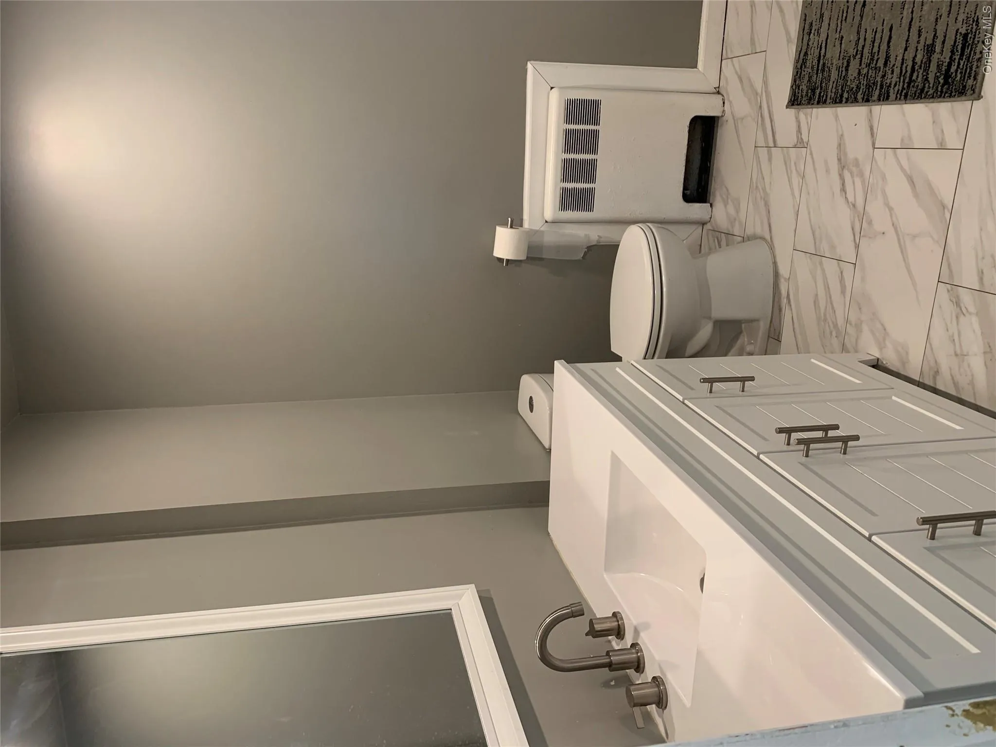 402 Leslie Lane, Hempstead, NY, 3 Bedrooms Bedrooms, 6 Rooms Rooms,2 BathroomsBathrooms,Residential Lease,For Rent,Leslie,0,1012097 402 Leslie Lane, Hempstead, NY, 3 Bedrooms Bedrooms, 6 Rooms Rooms,2 BathroomsBathrooms,Residential Lease,For Rent,Leslie,0,1012097