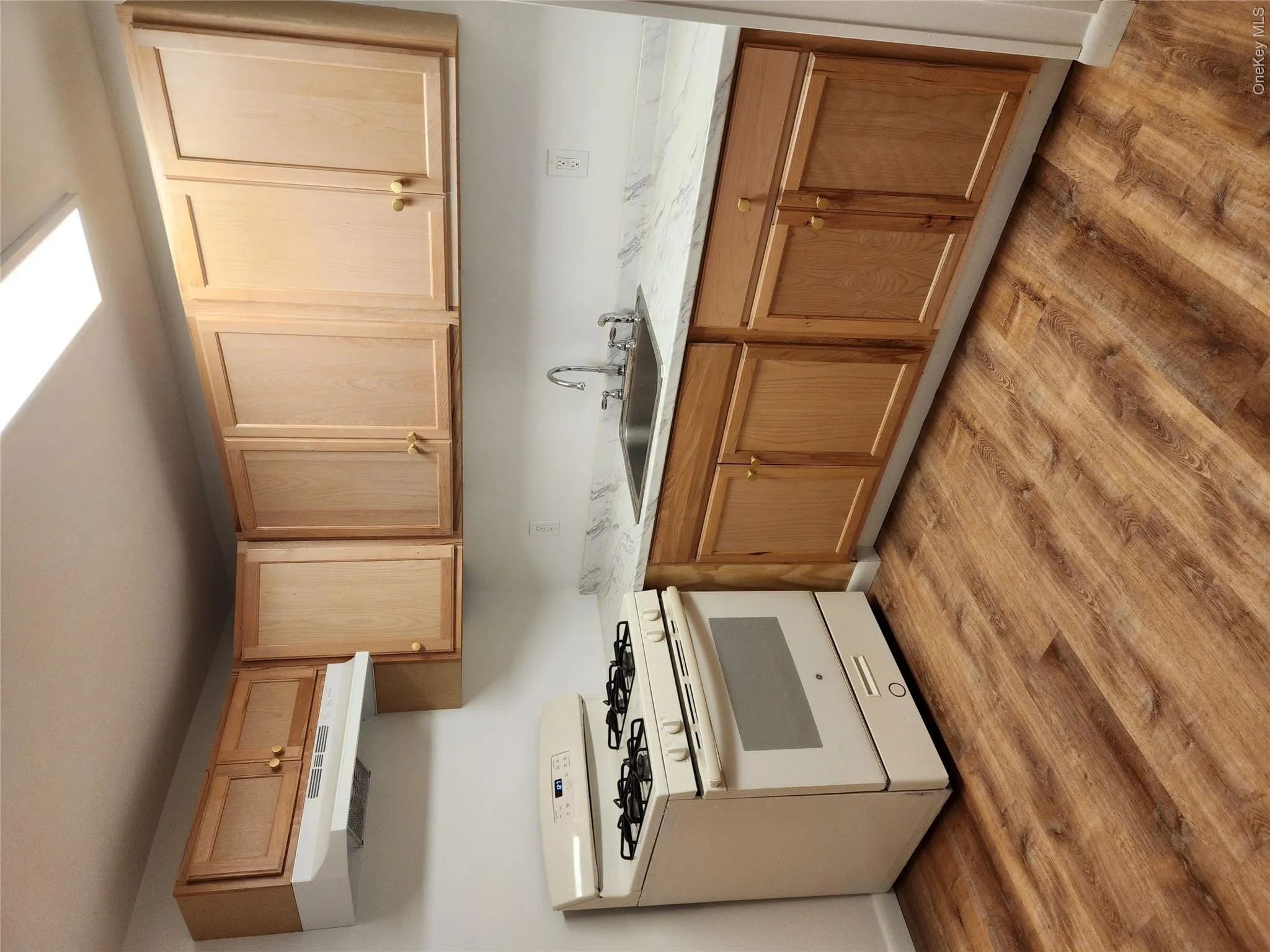 Great new kitchen with tons of cabinets Great new kitchen with tons of cabinets