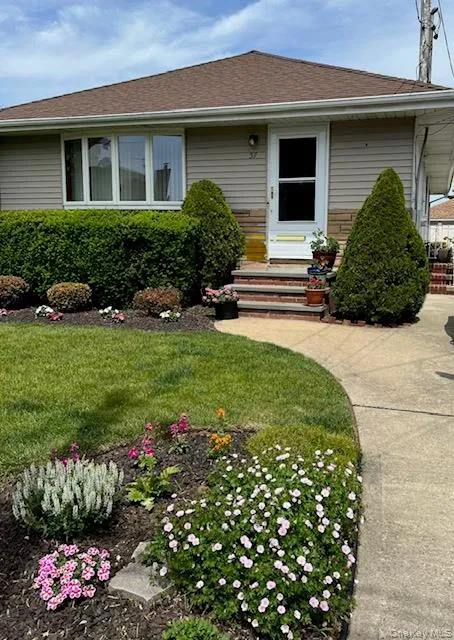 57 Lawrence Road, Hempstead, NY, 3 Bedrooms Bedrooms, 6 Rooms Rooms,1 BathroomBathrooms,Residential,For Rent,Lawrence,0,1012099 57 Lawrence Road, Hempstead, NY, 3 Bedrooms Bedrooms, 6 Rooms Rooms,1 BathroomBathrooms,Residential,For Rent,Lawrence,0,1012099