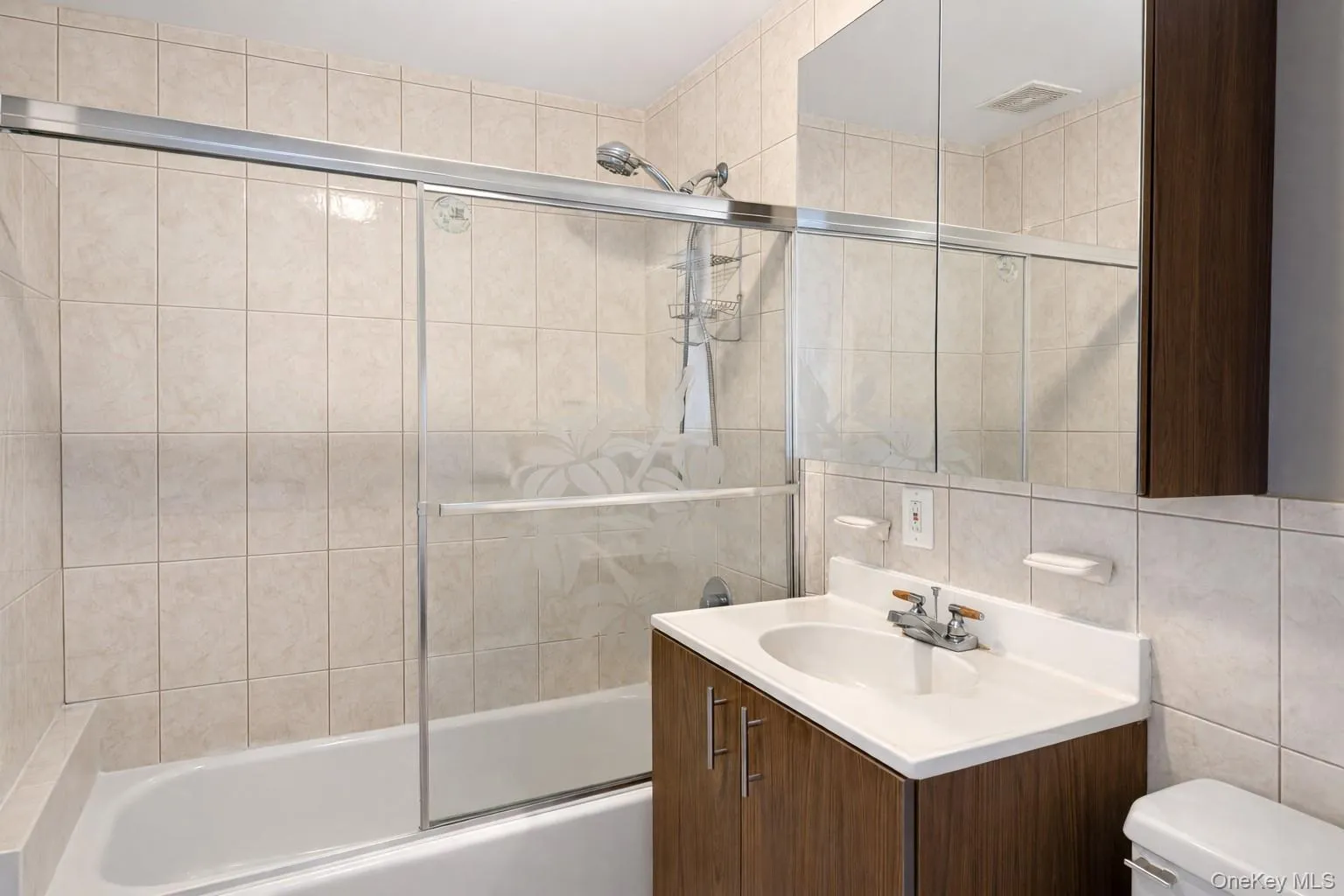 6955 78th Street, New York, NY, 3 Bedroom Bedrooms, 4 Room Rooms,1 BathroomBathrooms,Residential Lease,For Rent,78th,0,1012111 6955 78th Street, New York, NY, 3 Bedroom Bedrooms, 4 Room Rooms,1 BathroomBathrooms,Residential Lease,For Rent,78th,0,1012111