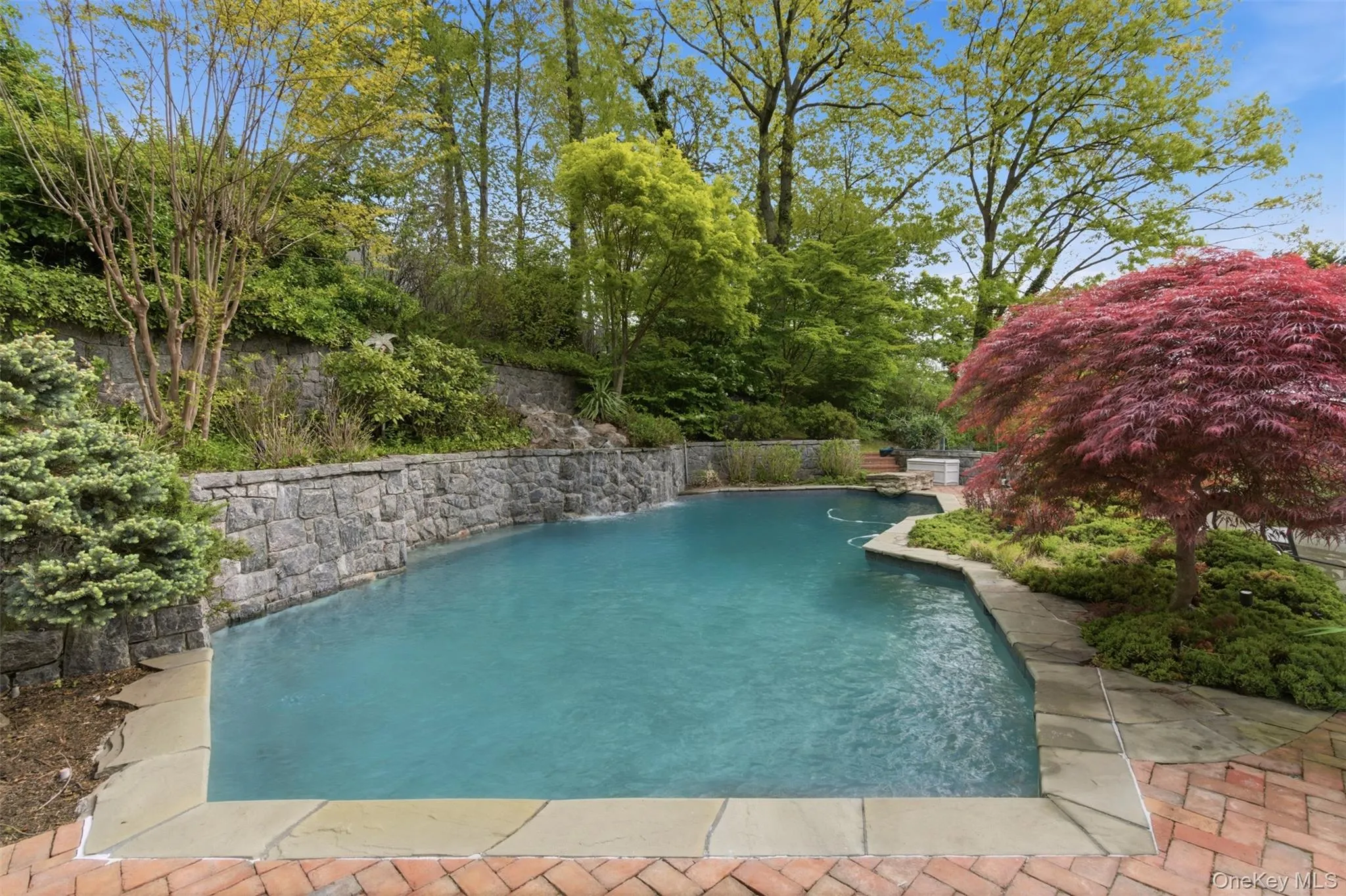 Saltwater pool w/ water feature Saltwater pool w/ water feature