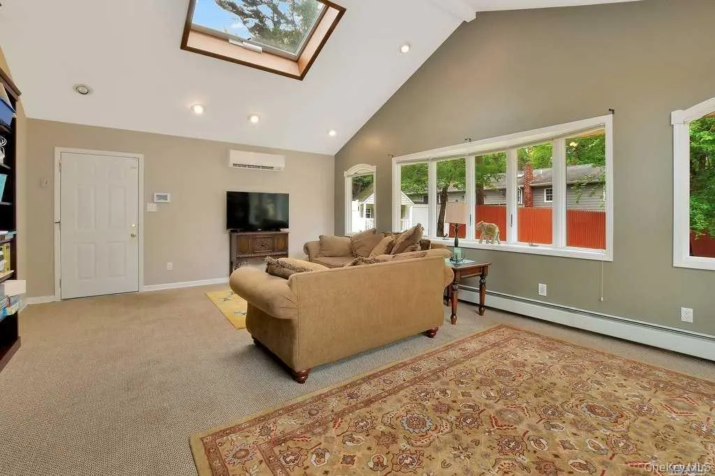 FAMILY ROOM FAMILY ROOM