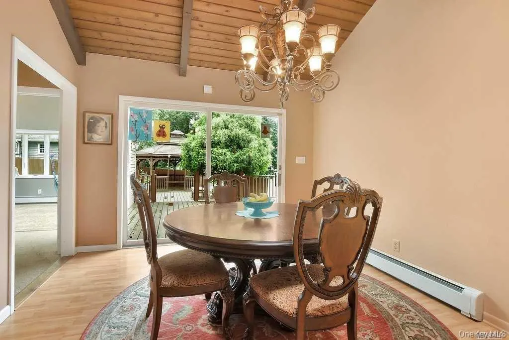 DINING ROOM DINING ROOM