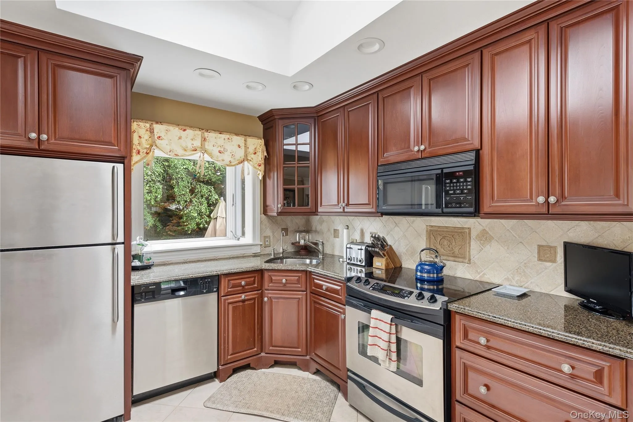 350 Columbus Avenue, West Babylon, NY, 3 Bedrooms Bedrooms, 6 Rooms Rooms,1 BathroomBathrooms,Residential,For Rent,Columbus,0,1012119 350 Columbus Avenue, West Babylon, NY, 3 Bedrooms Bedrooms, 6 Rooms Rooms,1 BathroomBathrooms,Residential,For Rent,Columbus,0,1012119