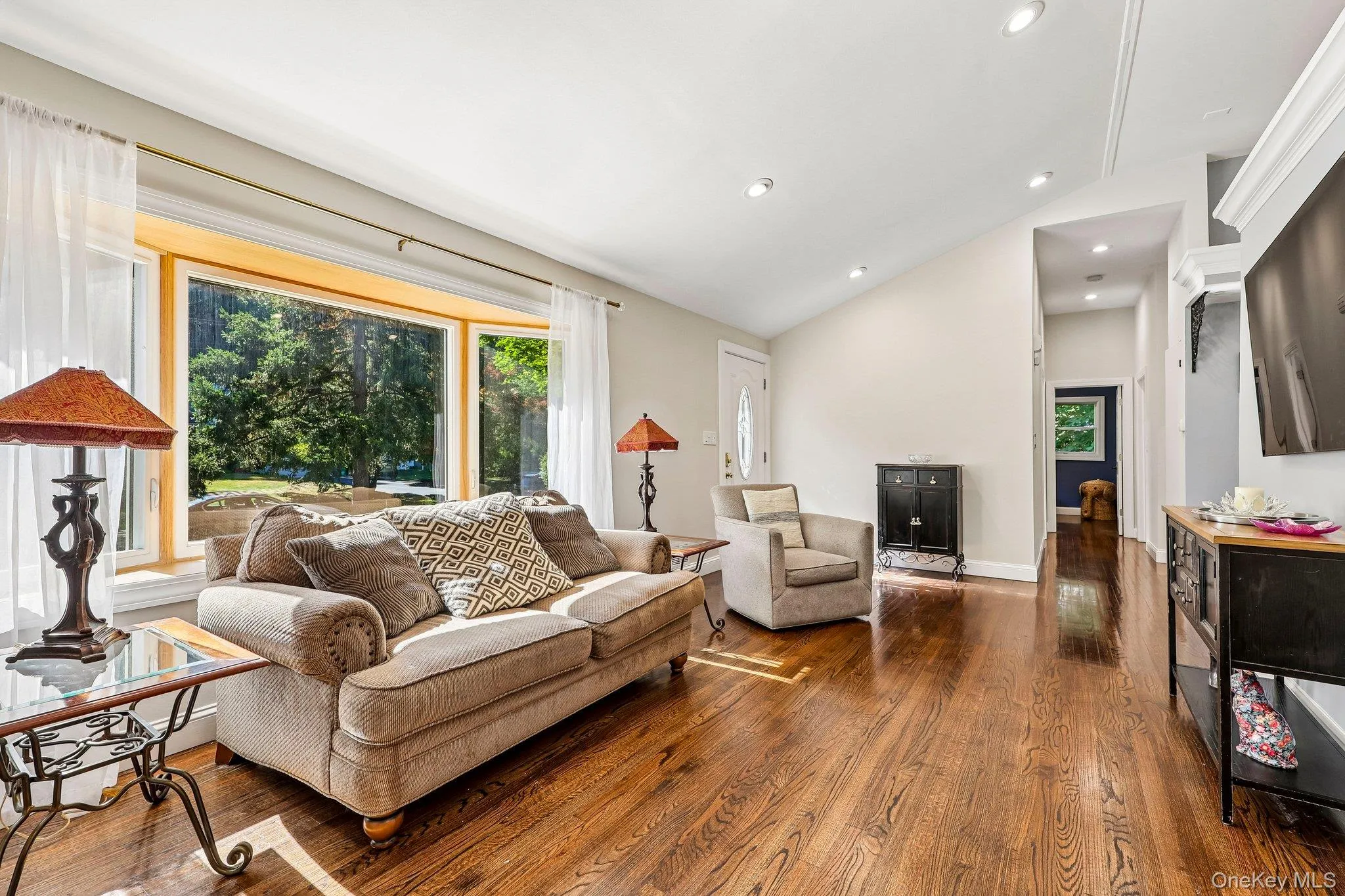 Vaulted ceilings and hardwood floors through-out, bay window Vaulted ceilings and hardwood floors through-out, bay window