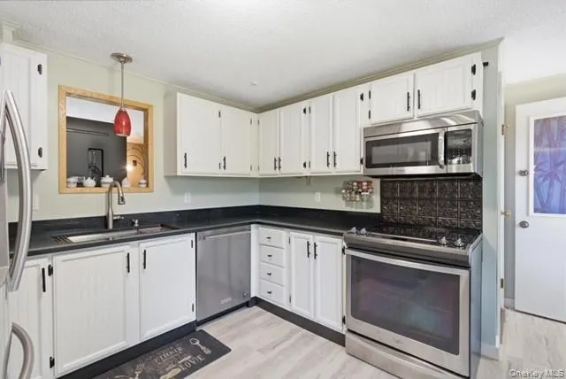 322 Columbia Street, Islip, NY, 4 Bedrooms Bedrooms, 10 Rooms Rooms,2 BathroomsBathrooms,Residential,For Rent,Columbia,0,1012125 322 Columbia Street, Islip, NY, 4 Bedrooms Bedrooms, 10 Rooms Rooms,2 BathroomsBathrooms,Residential,For Rent,Columbia,0,1012125