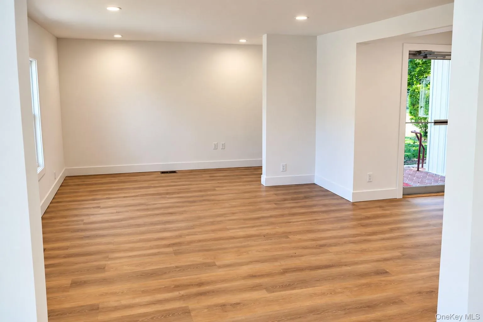 32 Office Space Chichester Avenue, Brookhaven, NY, ,Commercial Lease,For Rent,Chichester,0,1012132 32 Office Space Chichester Avenue, Brookhaven, NY, ,Commercial Lease,For Rent,Chichester,0,1012132