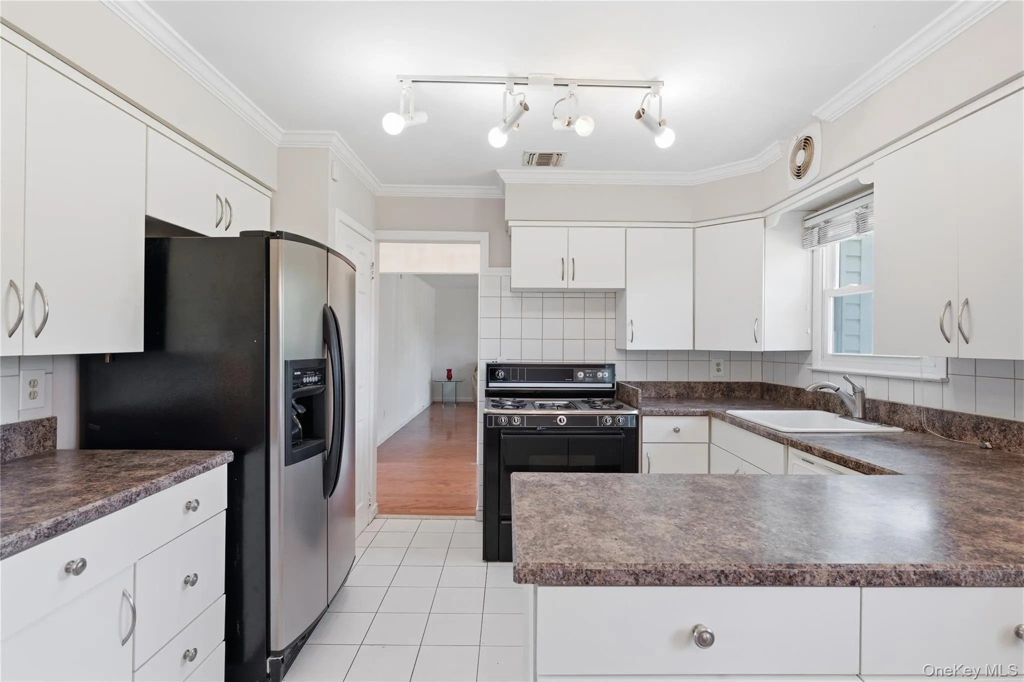 6 Carol Court, Brookhaven, NY, 4 Bedrooms Bedrooms, 9 Rooms Rooms,2 BathroomsBathrooms,Residential,For Rent,Carol,0,1012133 6 Carol Court, Brookhaven, NY, 4 Bedrooms Bedrooms, 9 Rooms Rooms,2 BathroomsBathrooms,Residential,For Rent,Carol,0,1012133
