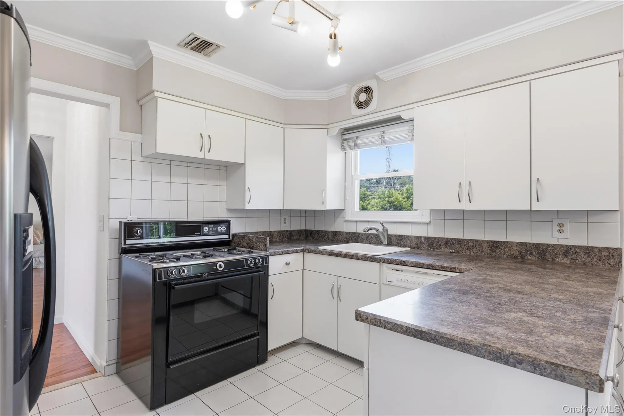 6 Carol Court, Brookhaven, NY, 4 Bedrooms Bedrooms, 9 Rooms Rooms,2 BathroomsBathrooms,Residential,For Rent,Carol,0,1012133 6 Carol Court, Brookhaven, NY, 4 Bedrooms Bedrooms, 9 Rooms Rooms,2 BathroomsBathrooms,Residential,For Rent,Carol,0,1012133