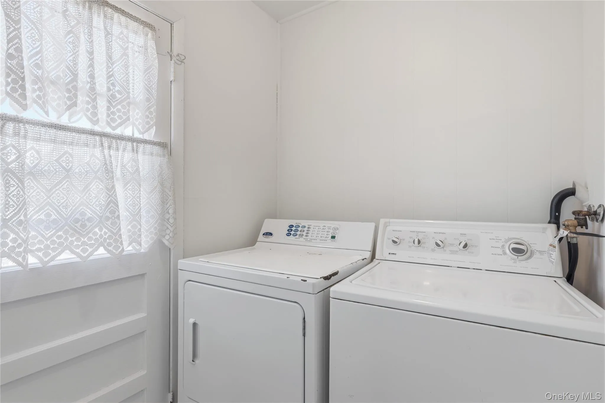 6 Carol Court, Brookhaven, NY, 4 Bedrooms Bedrooms, 9 Rooms Rooms,2 BathroomsBathrooms,Residential,For Rent,Carol,0,1012133 6 Carol Court, Brookhaven, NY, 4 Bedrooms Bedrooms, 9 Rooms Rooms,2 BathroomsBathrooms,Residential,For Rent,Carol,0,1012133