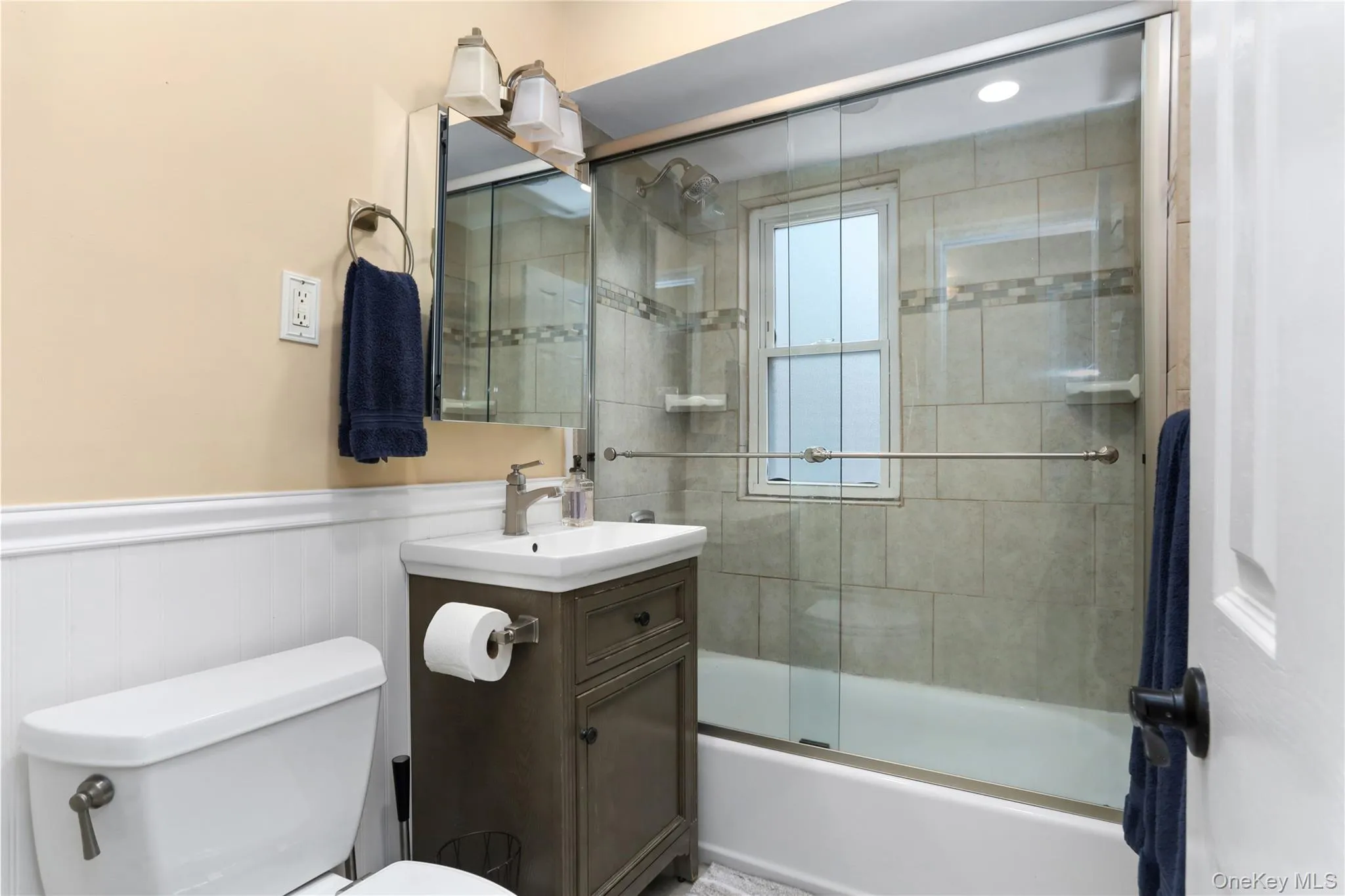 73 Broadway, Mount Pleasant, NY, 2 Bedrooms Bedrooms, 4 Rooms Rooms,1 BathroomBathrooms,Residential,For Rent,Broadway,0,1012138 73 Broadway, Mount Pleasant, NY, 2 Bedrooms Bedrooms, 4 Rooms Rooms,1 BathroomBathrooms,Residential,For Rent,Broadway,0,1012138
