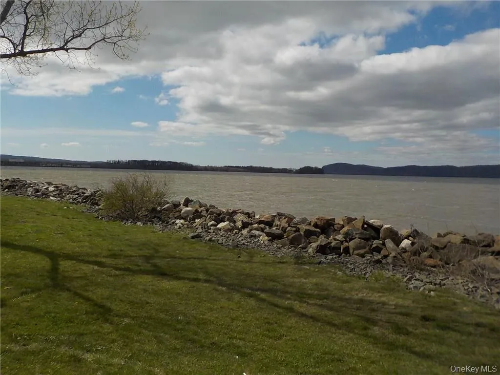 39 Riverside Avenue, Cortlandt, NY, 2 Bedrooms Bedrooms, 6 Rooms Rooms,1 BathroomBathrooms,Residential Lease,For Rent,Riverside,0,1012140 39 Riverside Avenue, Cortlandt, NY, 2 Bedrooms Bedrooms, 6 Rooms Rooms,1 BathroomBathrooms,Residential Lease,For Rent,Riverside,0,1012140