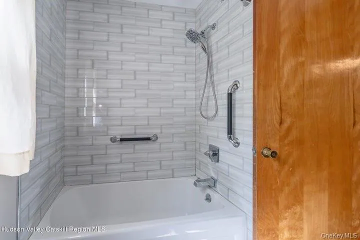 154 Marius Street, Kingston, NY, 3 Bedrooms Bedrooms, 7 Rooms Rooms,1 BathroomBathrooms,Residential,For Rent,Marius,0,1012143 154 Marius Street, Kingston, NY, 3 Bedrooms Bedrooms, 7 Rooms Rooms,1 BathroomBathrooms,Residential,For Rent,Marius,0,1012143