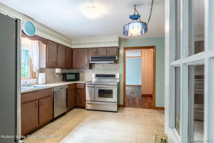154 Marius Street, Kingston, NY, 3 Bedrooms Bedrooms, 7 Rooms Rooms,1 BathroomBathrooms,Residential,For Rent,Marius,0,1012143 154 Marius Street, Kingston, NY, 3 Bedrooms Bedrooms, 7 Rooms Rooms,1 BathroomBathrooms,Residential,For Rent,Marius,0,1012143