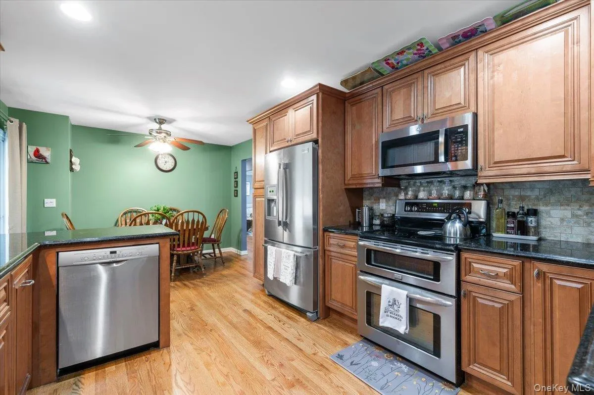 7 Maple Avenue, Brookhaven, NY, 4 Bedrooms Bedrooms, 8 Rooms Rooms,2 BathroomsBathrooms,Residential,For Rent,Maple,0,1012152 7 Maple Avenue, Brookhaven, NY, 4 Bedrooms Bedrooms, 8 Rooms Rooms,2 BathroomsBathrooms,Residential,For Rent,Maple,0,1012152