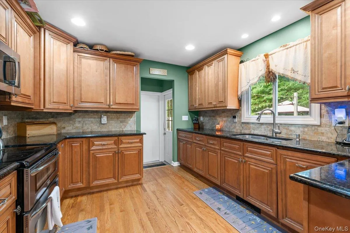 7 Maple Avenue, Brookhaven, NY, 4 Bedrooms Bedrooms, 8 Rooms Rooms,2 BathroomsBathrooms,Residential,For Rent,Maple,0,1012152 7 Maple Avenue, Brookhaven, NY, 4 Bedrooms Bedrooms, 8 Rooms Rooms,2 BathroomsBathrooms,Residential,For Rent,Maple,0,1012152