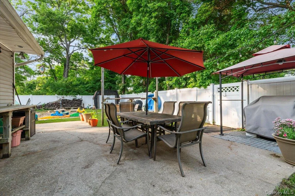 7 Maple Avenue, Brookhaven, NY, 4 Bedrooms Bedrooms, 8 Rooms Rooms,2 BathroomsBathrooms,Residential,For Rent,Maple,0,1012152 7 Maple Avenue, Brookhaven, NY, 4 Bedrooms Bedrooms, 8 Rooms Rooms,2 BathroomsBathrooms,Residential,For Rent,Maple,0,1012152