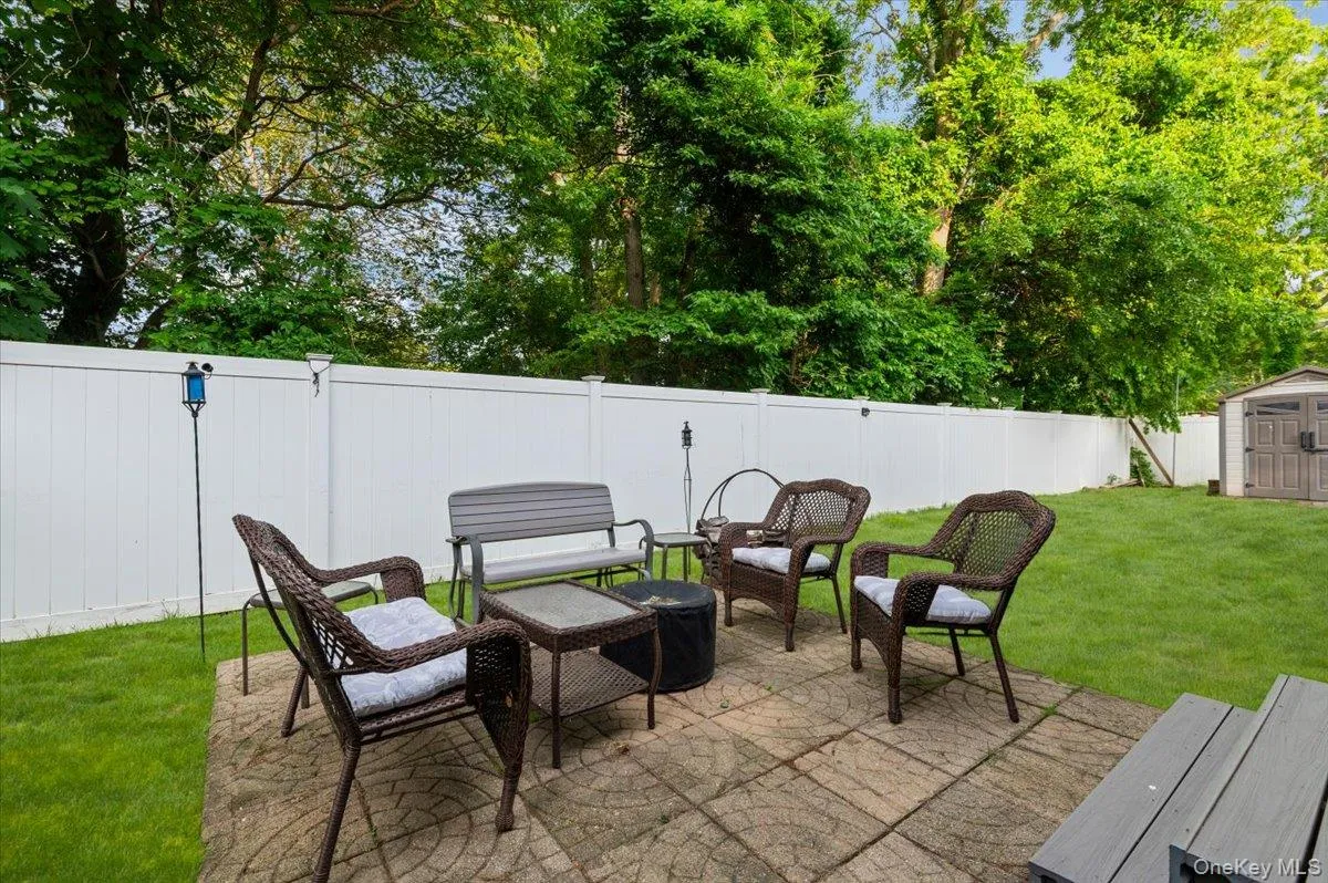 7 Maple Avenue, Brookhaven, NY, 4 Bedrooms Bedrooms, 8 Rooms Rooms,2 BathroomsBathrooms,Residential,For Rent,Maple,0,1012152 7 Maple Avenue, Brookhaven, NY, 4 Bedrooms Bedrooms, 8 Rooms Rooms,2 BathroomsBathrooms,Residential,For Rent,Maple,0,1012152