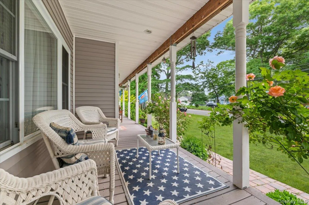 7 Maple Avenue, Brookhaven, NY, 4 Bedrooms Bedrooms, 8 Rooms Rooms,2 BathroomsBathrooms,Residential,For Rent,Maple,0,1012152 7 Maple Avenue, Brookhaven, NY, 4 Bedrooms Bedrooms, 8 Rooms Rooms,2 BathroomsBathrooms,Residential,For Rent,Maple,0,1012152