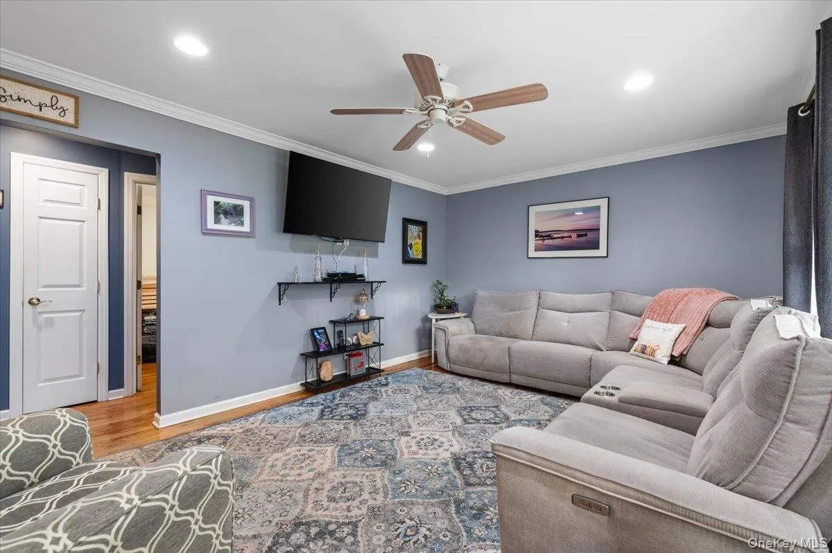 7 Maple Avenue, Brookhaven, NY, 4 Bedrooms Bedrooms, 8 Rooms Rooms,2 BathroomsBathrooms,Residential,For Rent,Maple,0,1012152 7 Maple Avenue, Brookhaven, NY, 4 Bedrooms Bedrooms, 8 Rooms Rooms,2 BathroomsBathrooms,Residential,For Rent,Maple,0,1012152