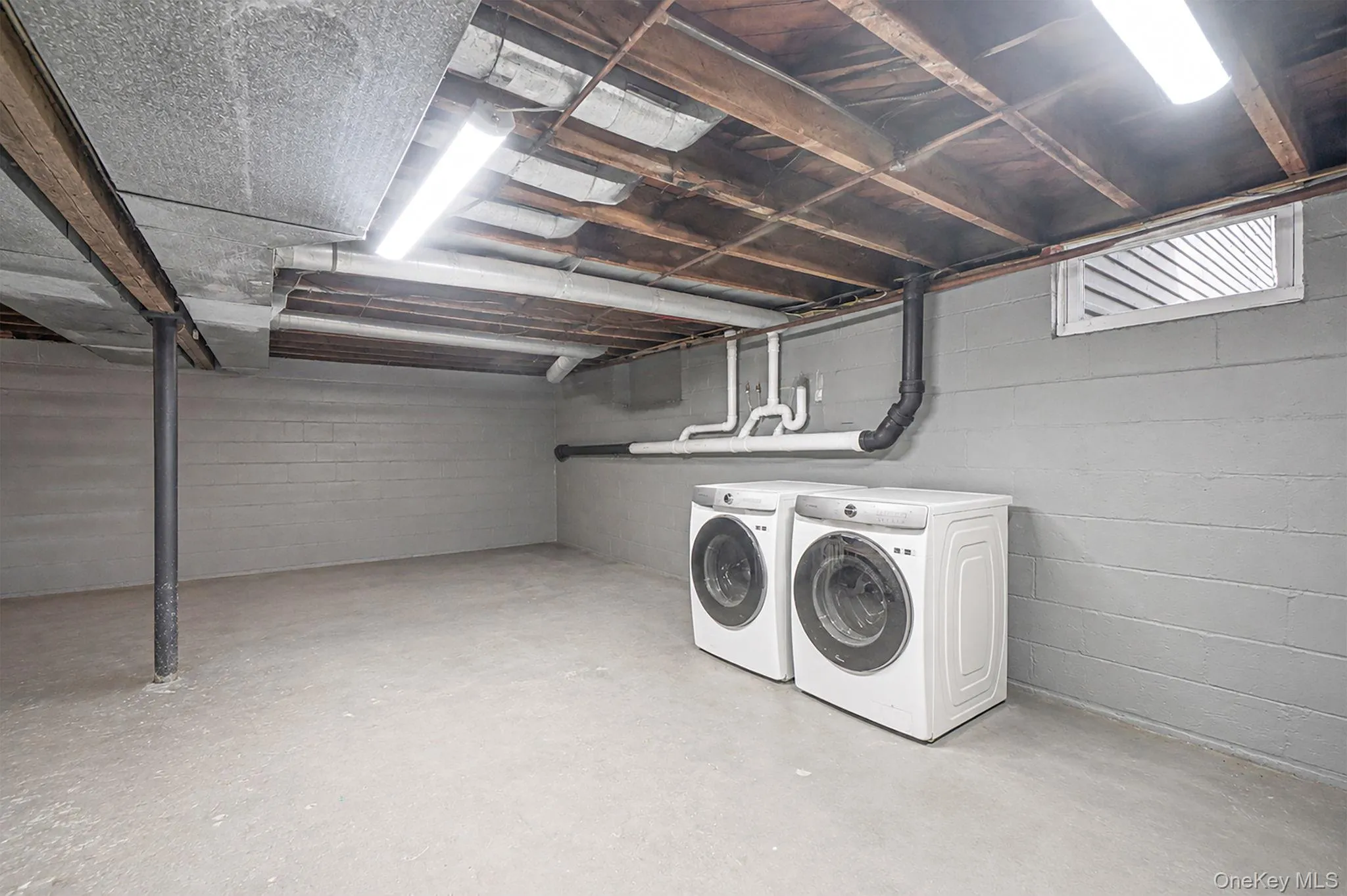 54 Division Avenue, Islip, NY, 5 Bedrooms Bedrooms, 10 Rooms Rooms,2 BathroomsBathrooms,Residential,For Rent,Division,0,KEY1012153 54 Division Avenue, Islip, NY, 5 Bedrooms Bedrooms, 10 Rooms Rooms,2 BathroomsBathrooms,Residential,For Rent,Division,0,KEY1012153