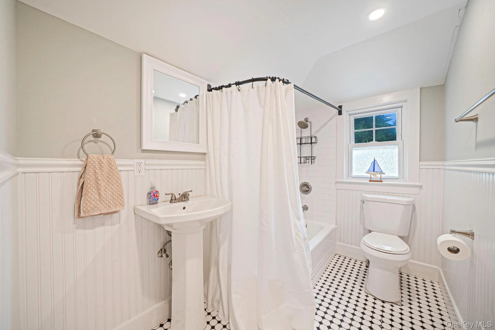 54 Division Avenue, Islip, NY, 5 Bedrooms Bedrooms, 10 Rooms Rooms,2 BathroomsBathrooms,Residential,For Rent,Division,0,KEY1012153 54 Division Avenue, Islip, NY, 5 Bedrooms Bedrooms, 10 Rooms Rooms,2 BathroomsBathrooms,Residential,For Rent,Division,0,KEY1012153