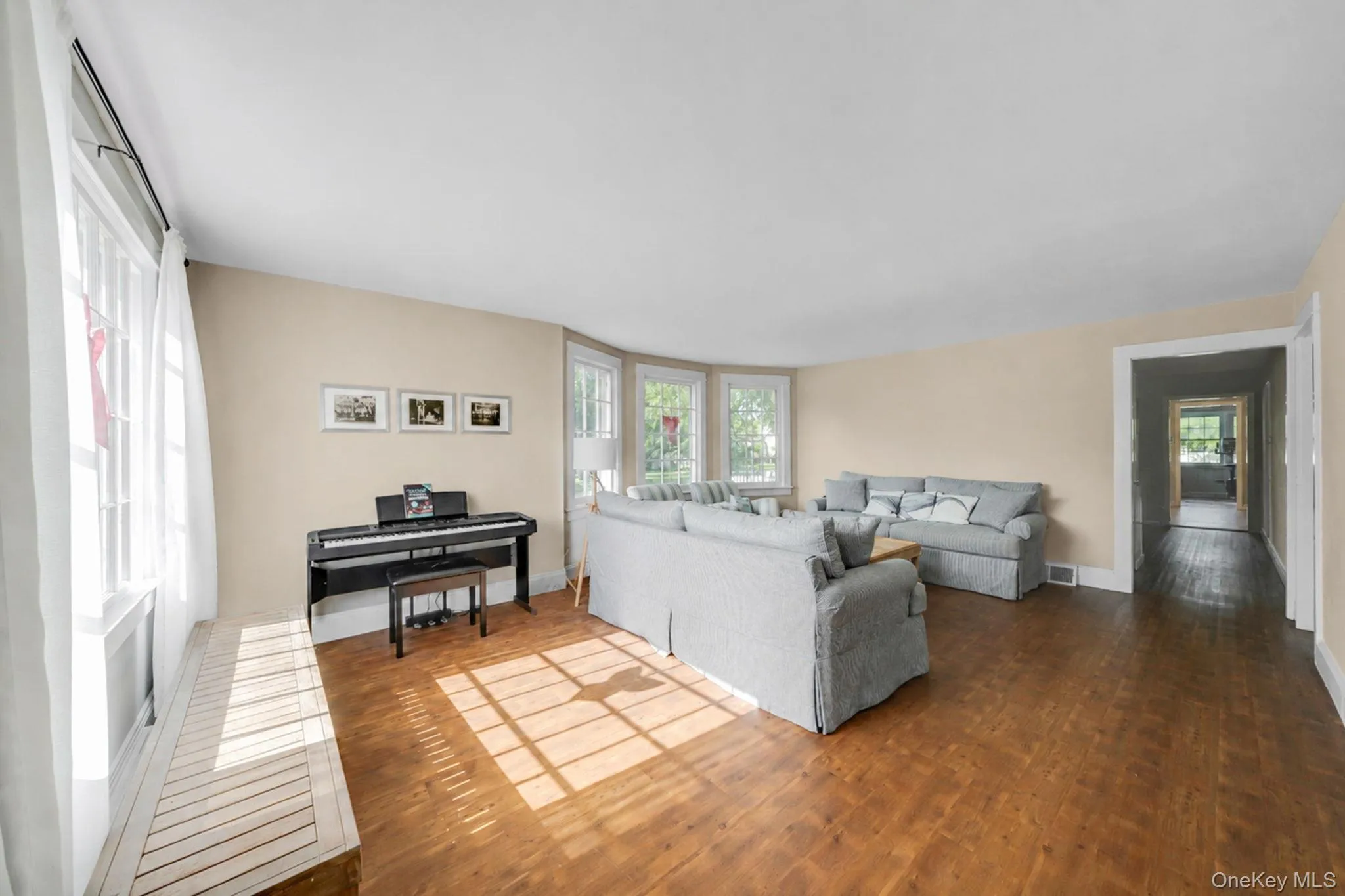 54 Division Avenue, Islip, NY, 5 Bedrooms Bedrooms, 10 Rooms Rooms,2 BathroomsBathrooms,Residential,For Rent,Division,0,KEY1012153 54 Division Avenue, Islip, NY, 5 Bedrooms Bedrooms, 10 Rooms Rooms,2 BathroomsBathrooms,Residential,For Rent,Division,0,KEY1012153
