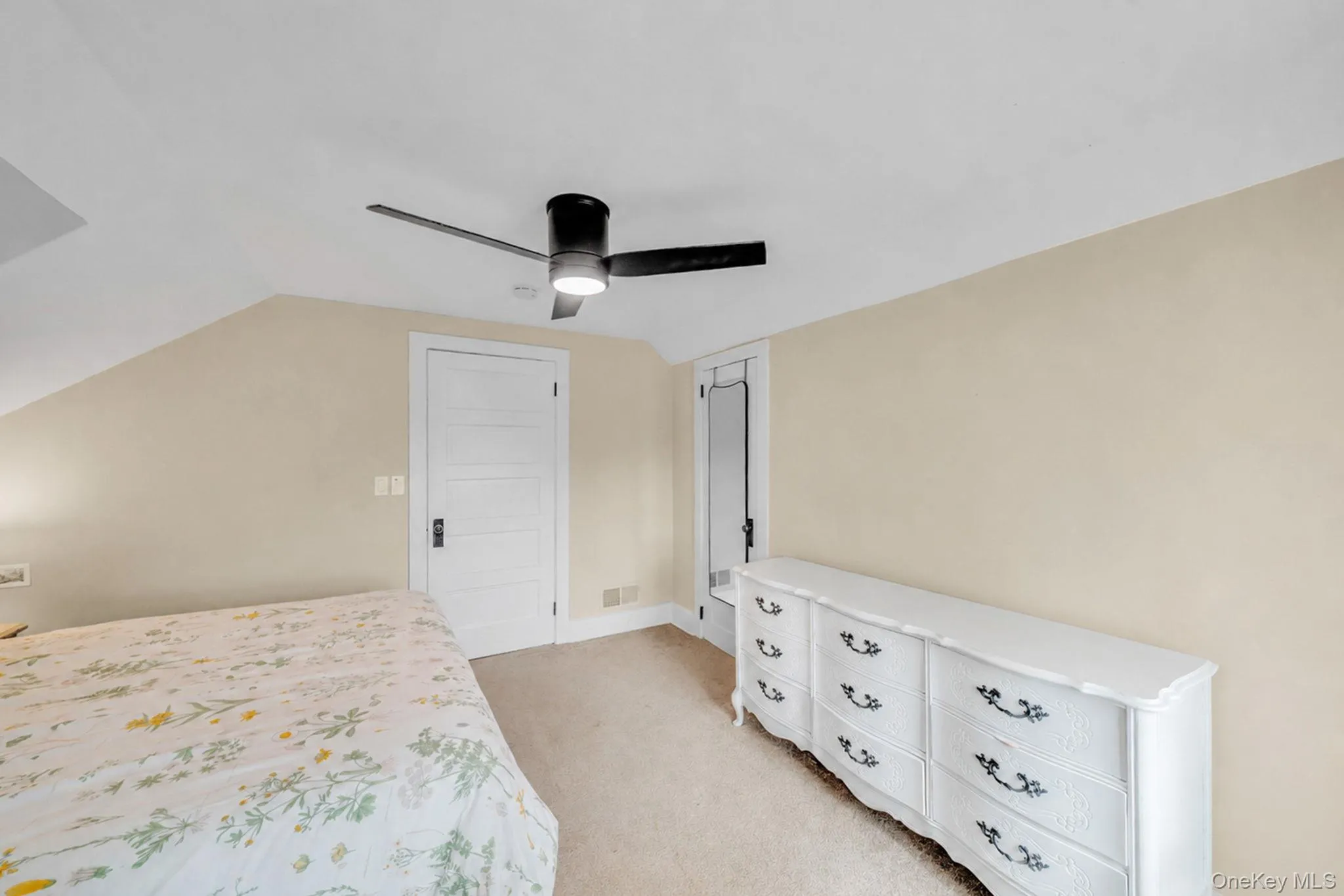 54 Division Avenue, Islip, NY, 5 Bedrooms Bedrooms, 10 Rooms Rooms,2 BathroomsBathrooms,Residential,For Rent,Division,0,KEY1012153 54 Division Avenue, Islip, NY, 5 Bedrooms Bedrooms, 10 Rooms Rooms,2 BathroomsBathrooms,Residential,For Rent,Division,0,KEY1012153