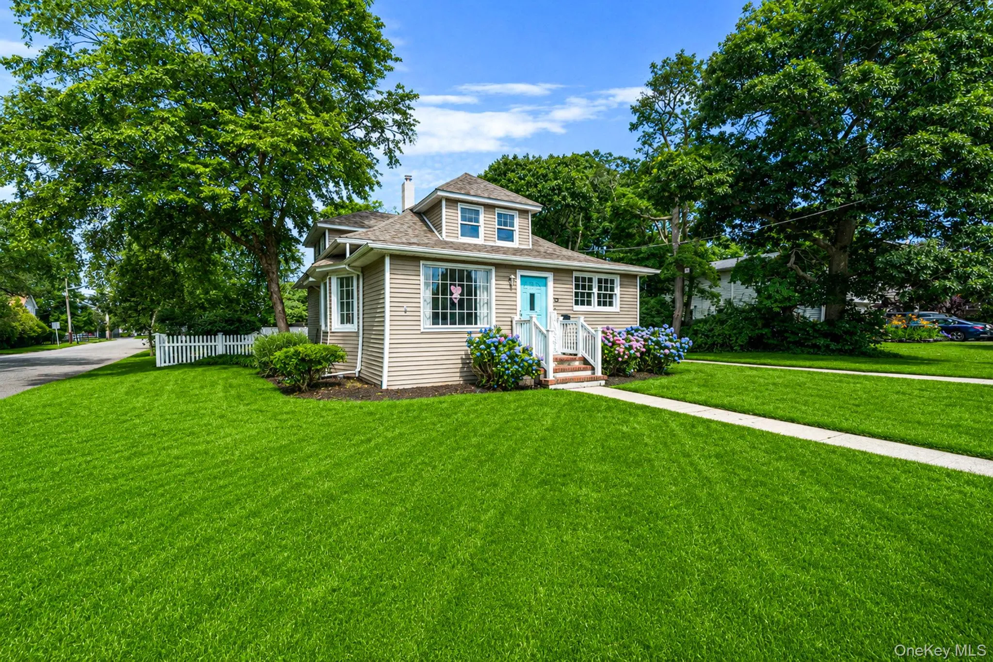 54 Division Avenue, Islip, NY, 5 Bedrooms Bedrooms, 10 Rooms Rooms,2 BathroomsBathrooms,Residential,For Rent,Division,0,KEY1012153 54 Division Avenue, Islip, NY, 5 Bedrooms Bedrooms, 10 Rooms Rooms,2 BathroomsBathrooms,Residential,For Rent,Division,0,KEY1012153