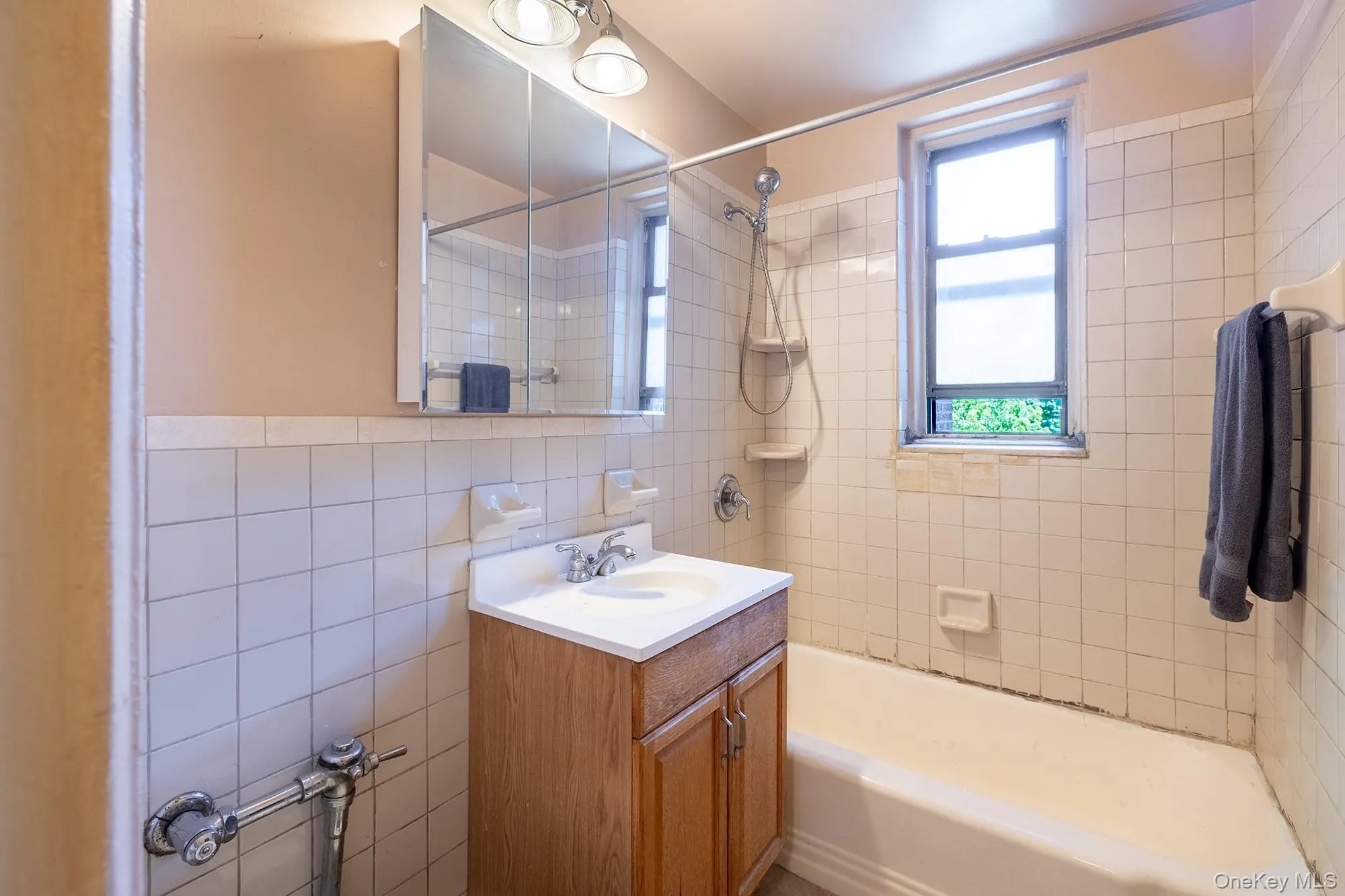 3235 Cambridge Avenue, New York, NY, 1 Bedroom Bedrooms, 3 Rooms Rooms,1 BathroomBathrooms,Residential,For Rent,Cambridge,0,1012156 3235 Cambridge Avenue, New York, NY, 1 Bedroom Bedrooms, 3 Rooms Rooms,1 BathroomBathrooms,Residential,For Rent,Cambridge,0,1012156