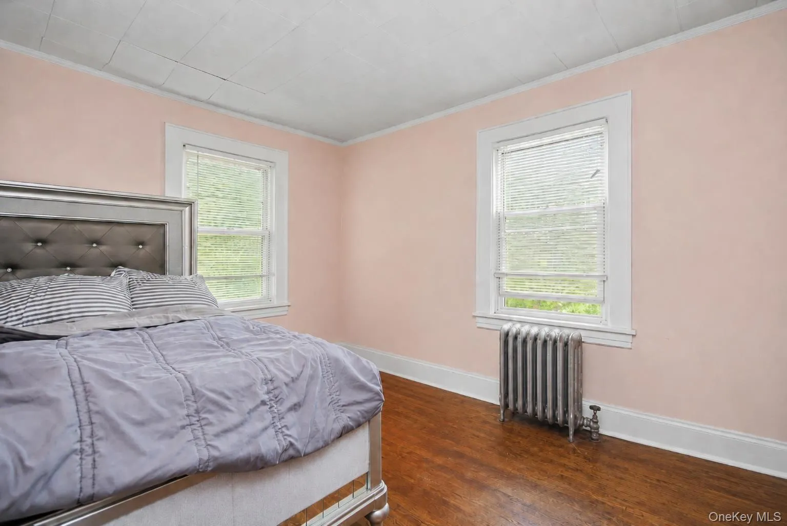 Virtually staged, clutter has been removed. Virtually staged, clutter has been removed.