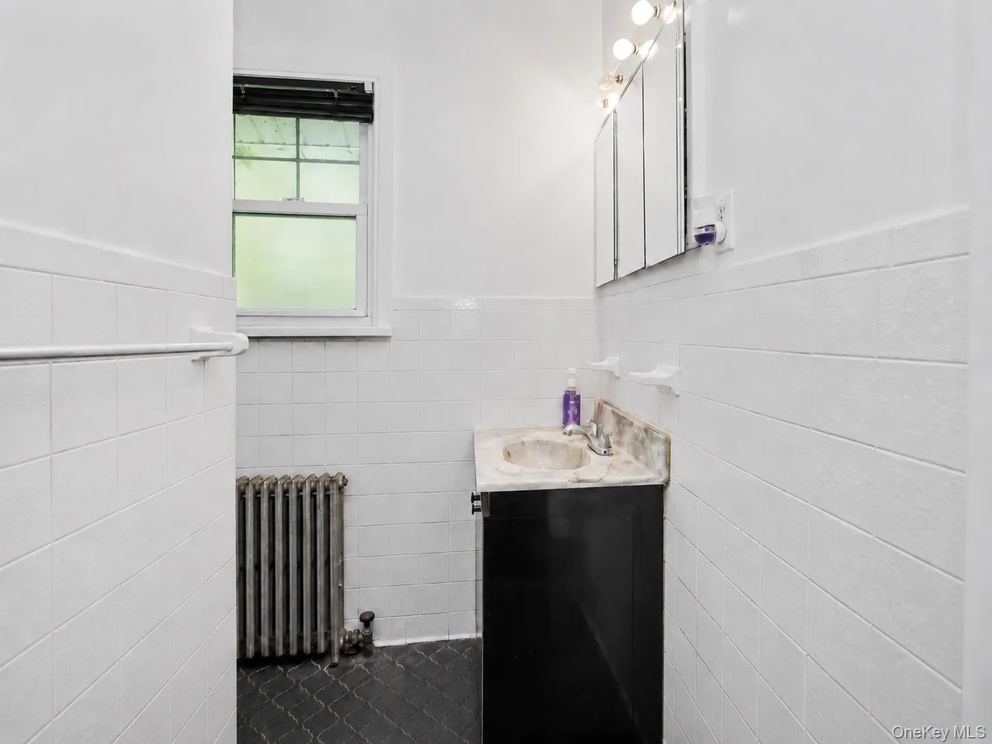 Virtually staged, clutter has been removed. Virtually staged, clutter has been removed.