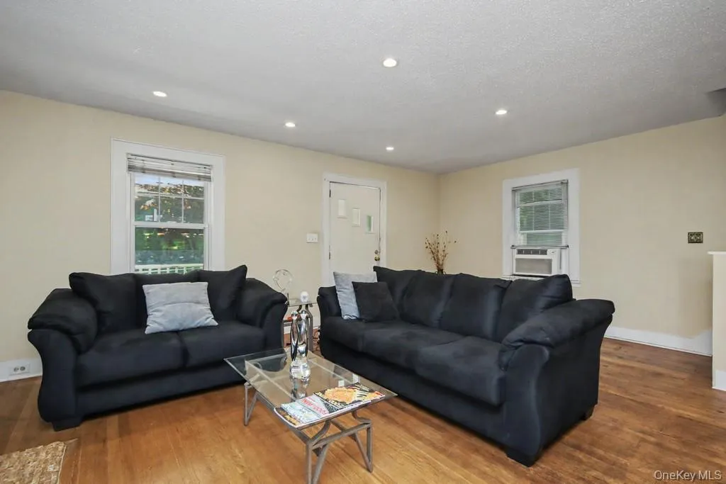 Virtually staged, clutter has been removed. Virtually staged, clutter has been removed.