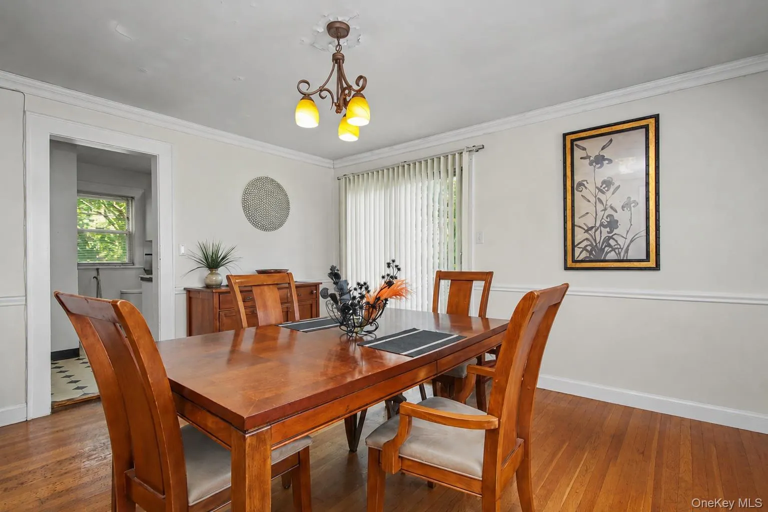 Virtually staged, clutter has been removed. Virtually staged, clutter has been removed.