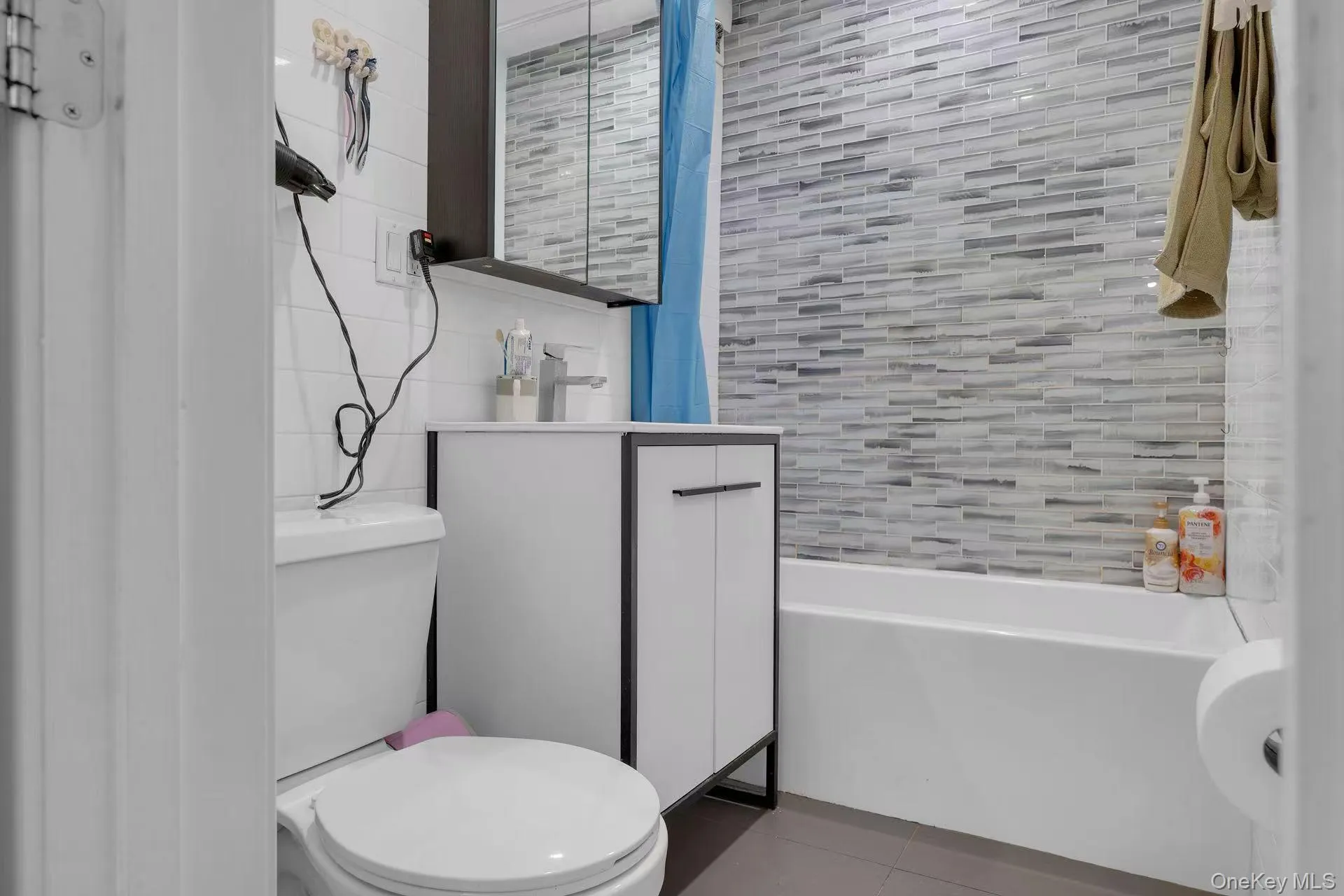 13240 Sanford Avenue, New York, NY, 1 Bedroom Bedrooms, 3 Rooms Rooms,1 BathroomBathrooms,Residential,For Rent,Sanford,0,1012160 13240 Sanford Avenue, New York, NY, 1 Bedroom Bedrooms, 3 Rooms Rooms,1 BathroomBathrooms,Residential,For Rent,Sanford,0,1012160