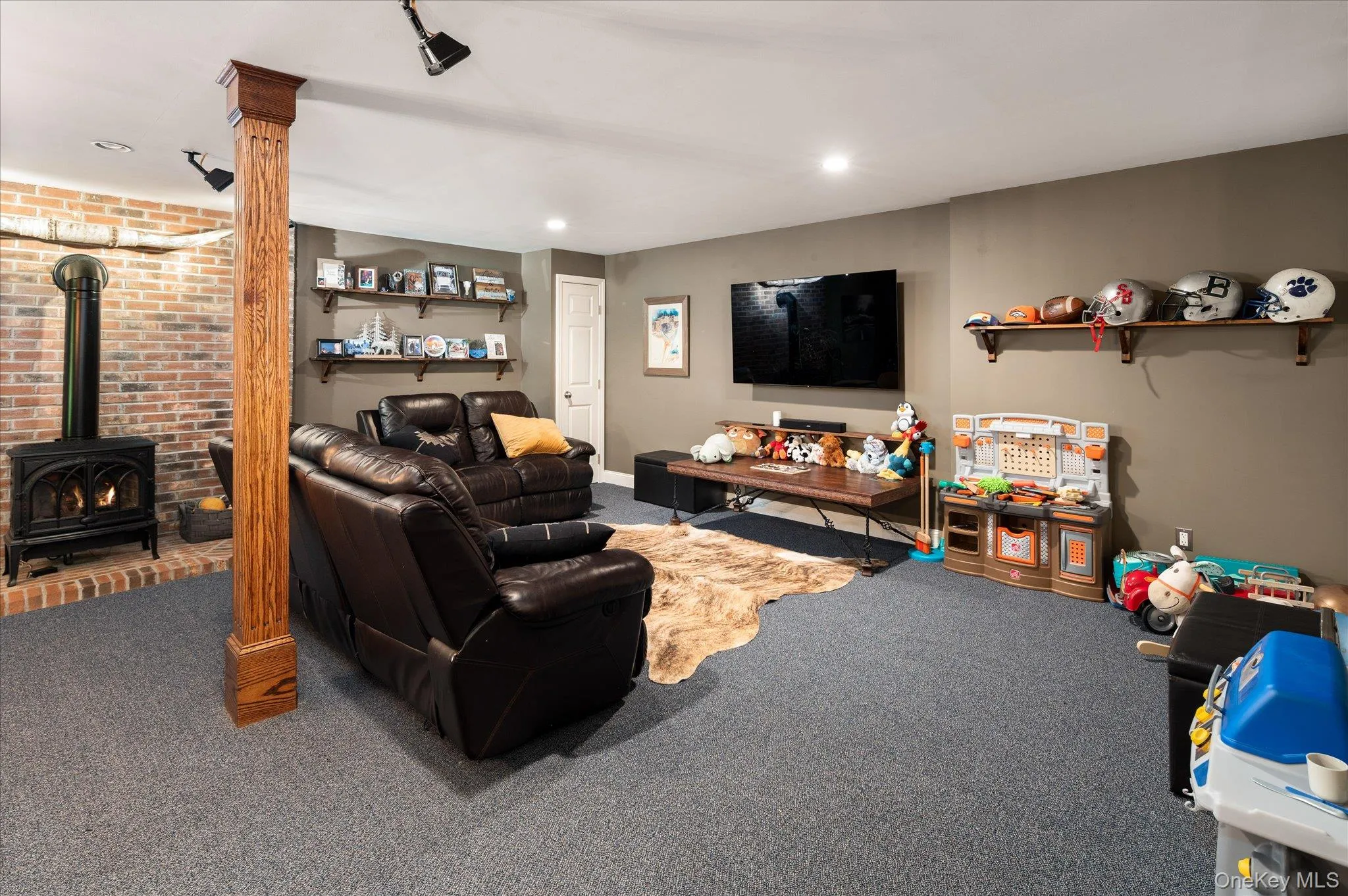Rec Room/Sitting Area with Propane Stove Rec Room/Sitting Area with Propane Stove